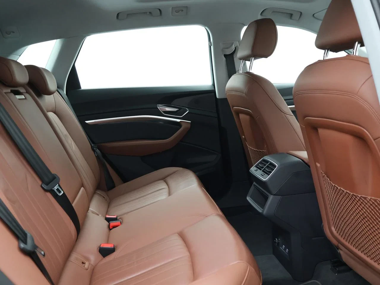 Audi e-tron Audi e-tron 95kWh 55 QUATTRO 408PK *AUTOMAAT*PANODAK*TREKHAAK*BRUIN LEDER*ACC*CAMERA*PDC*NAVI*APP-CONNECT*...*