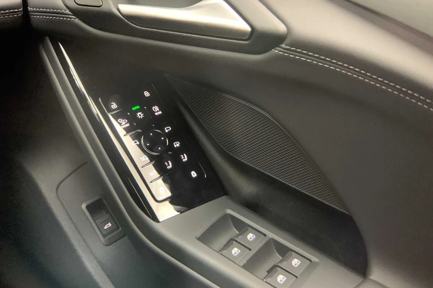 Audi-A6 Avant e-tron-image-17