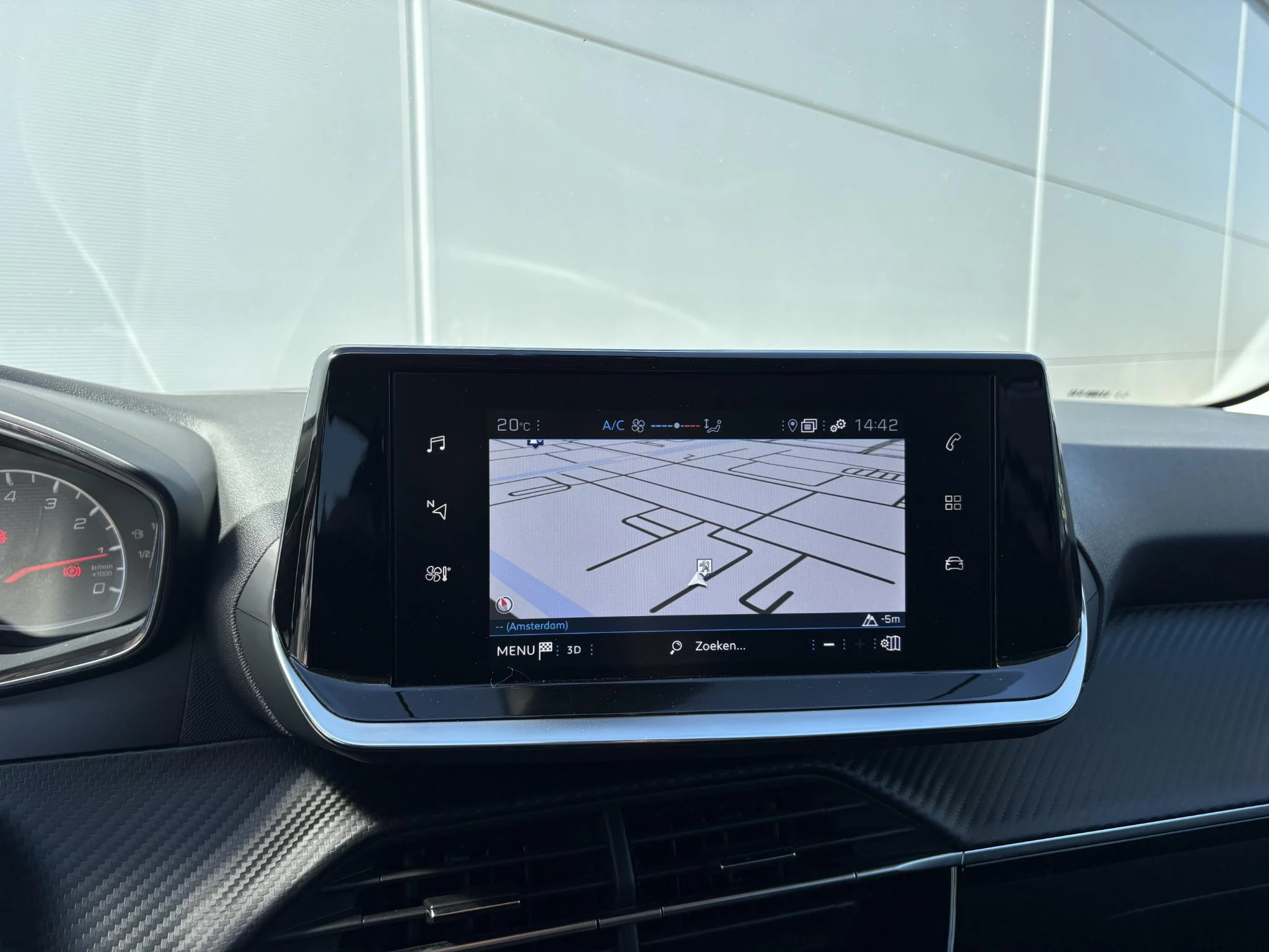 Peugeot-208-image-17