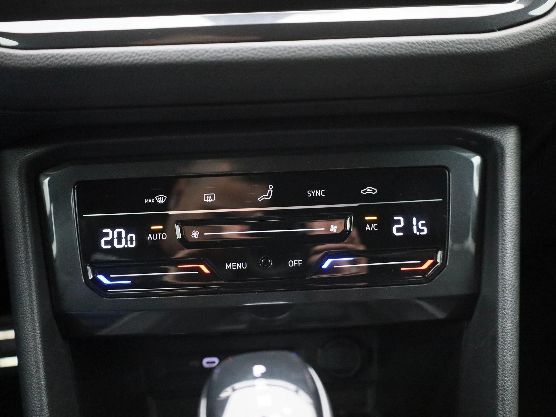 Volkswagen-Tiguan-image-17