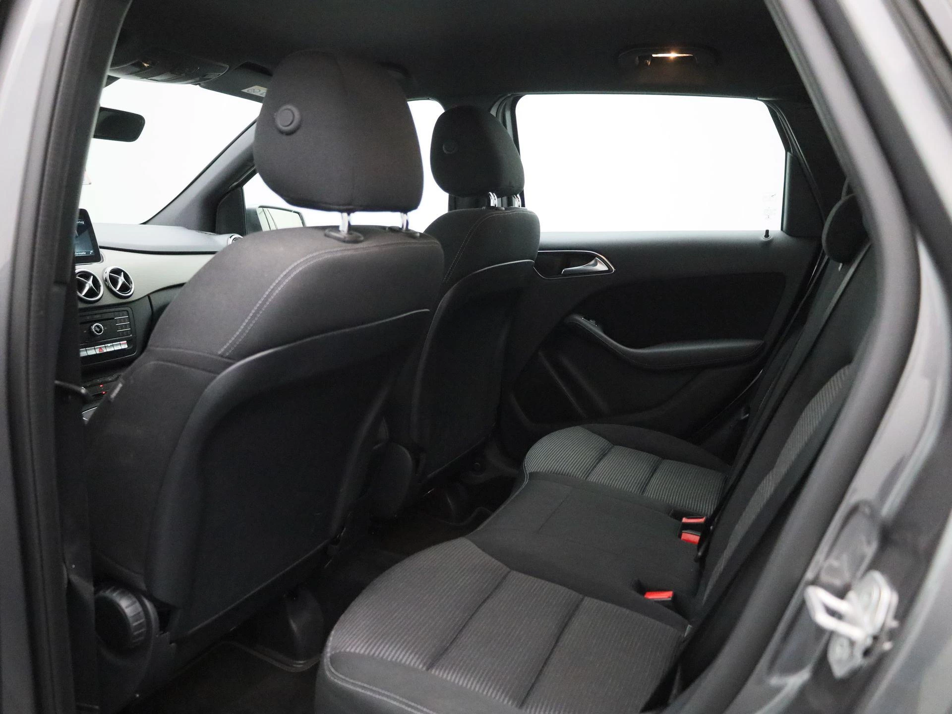 Mercedes-Benz-B-Klasse-image-9