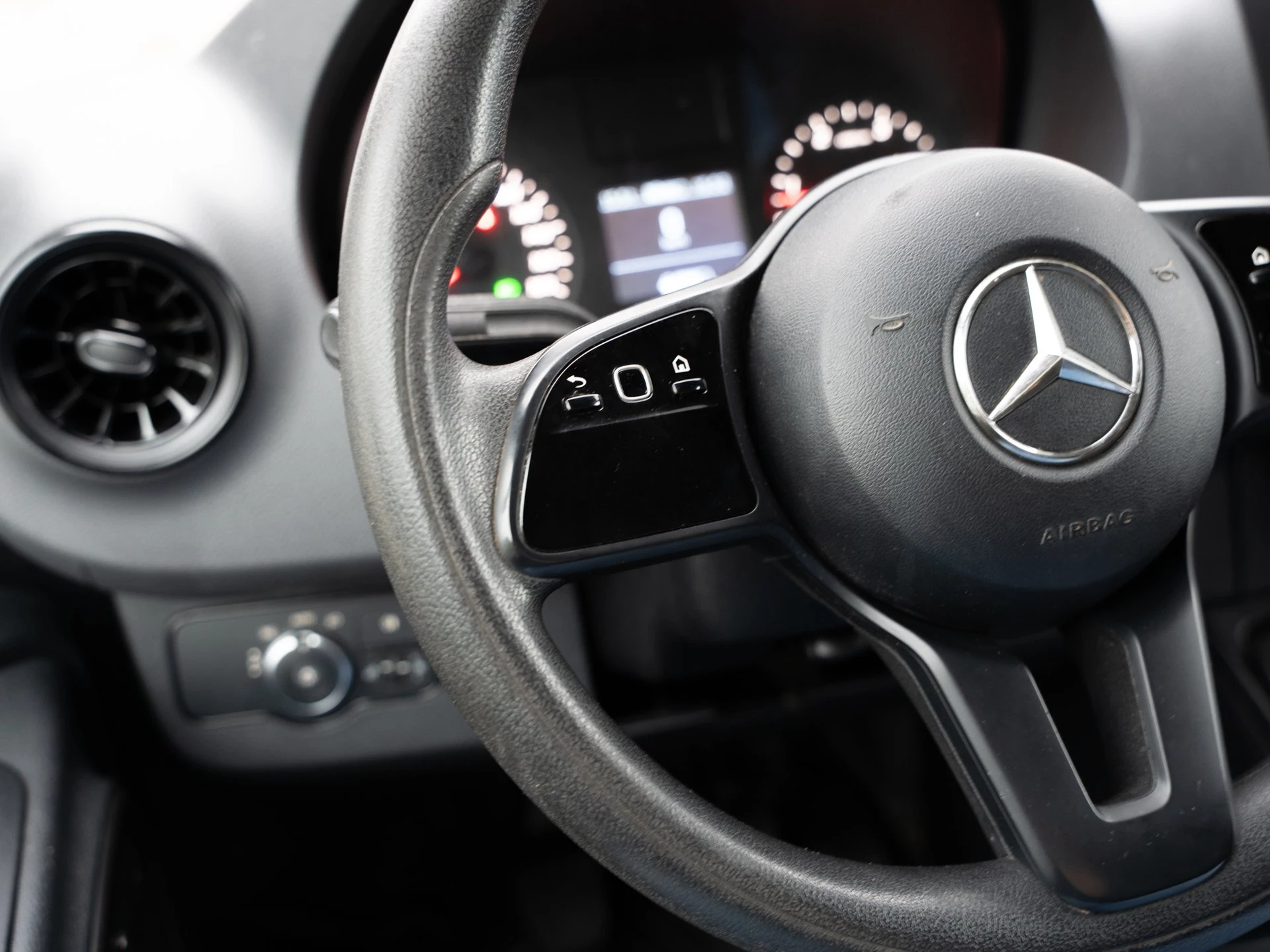 Mercedes-Benz-Sprinter-image-13