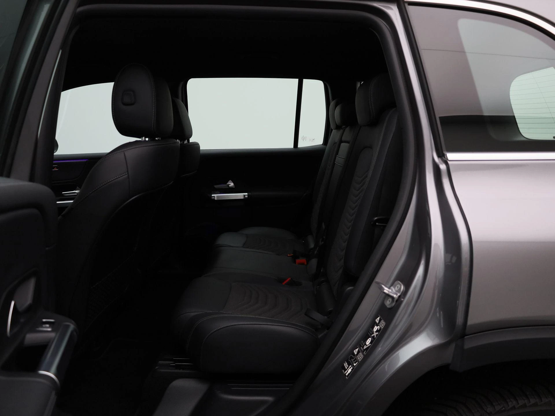 Mercedes-Benz-EQB-image-9