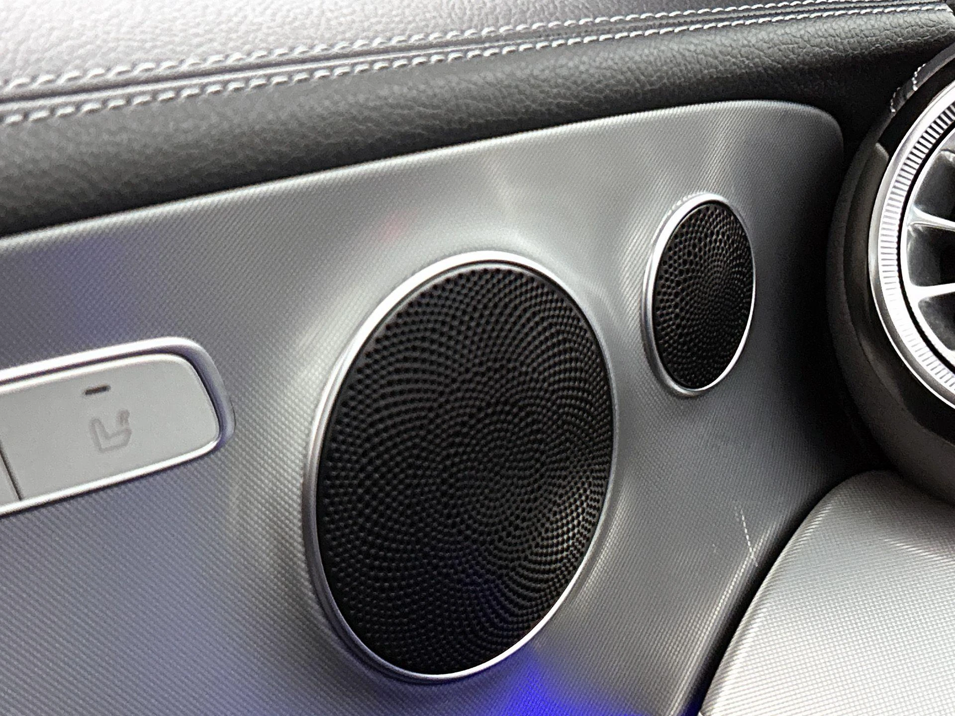 Mercedes-Benz-E-Klasse-image-12