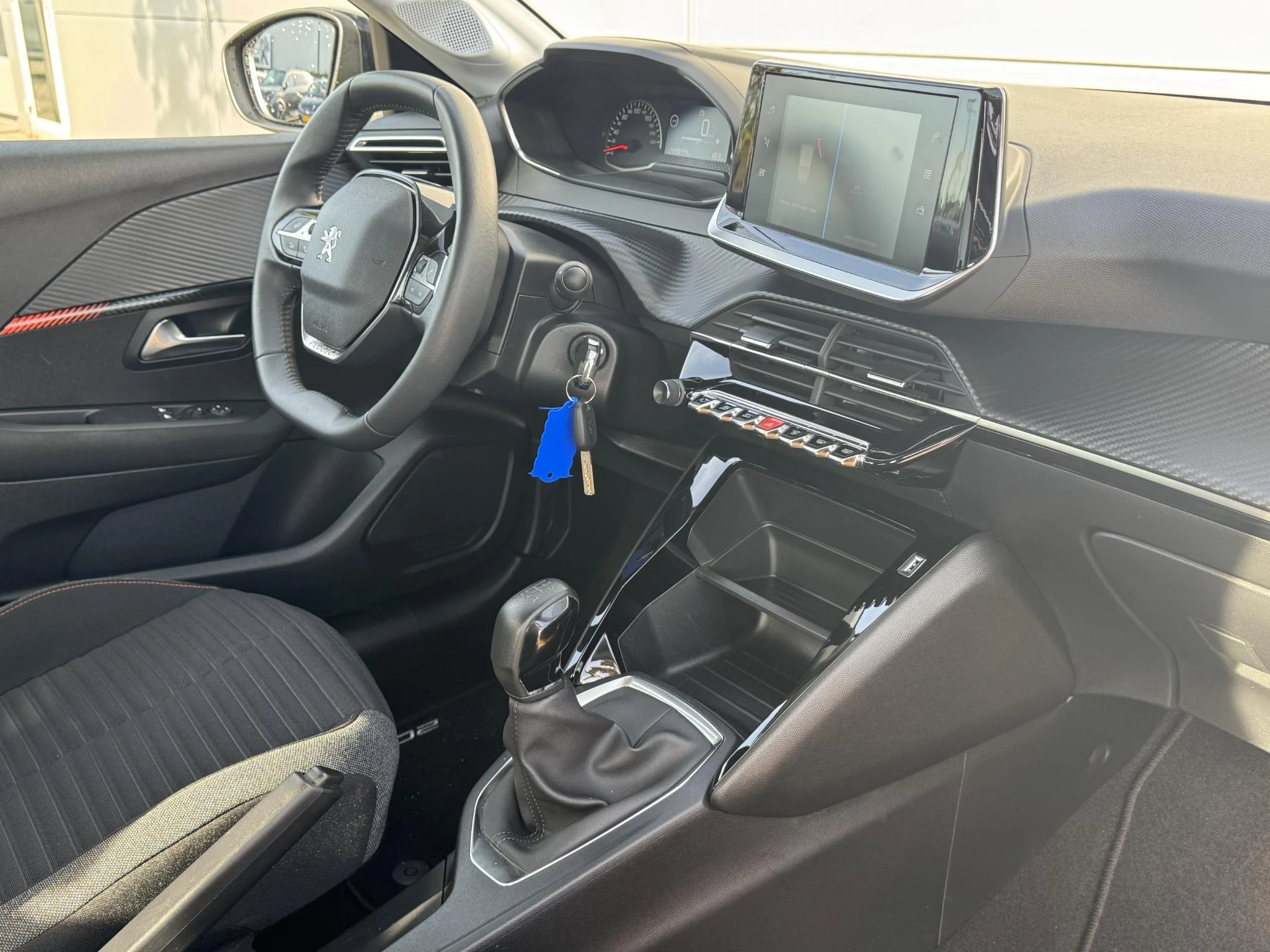 Peugeot-208-image-25