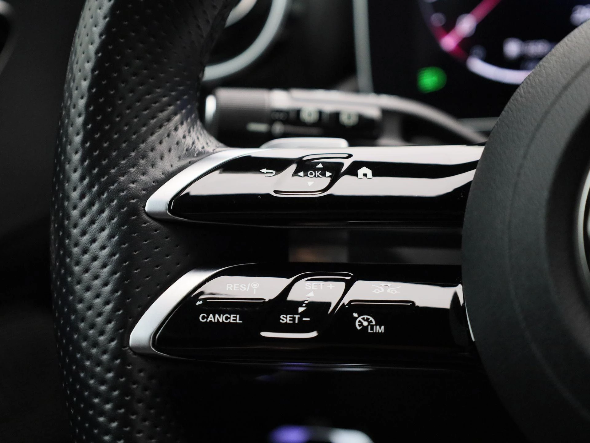 Mercedes-Benz-C-Klasse-image-16