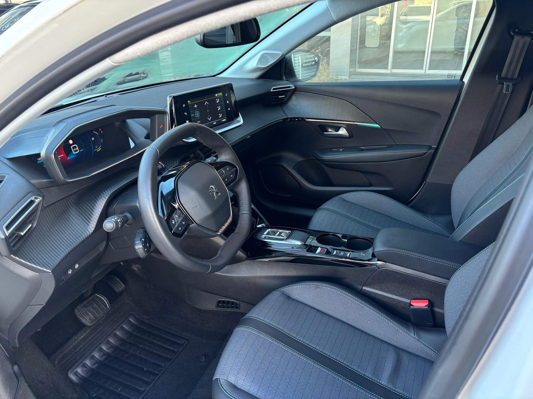 Peugeot-e-208-image-8