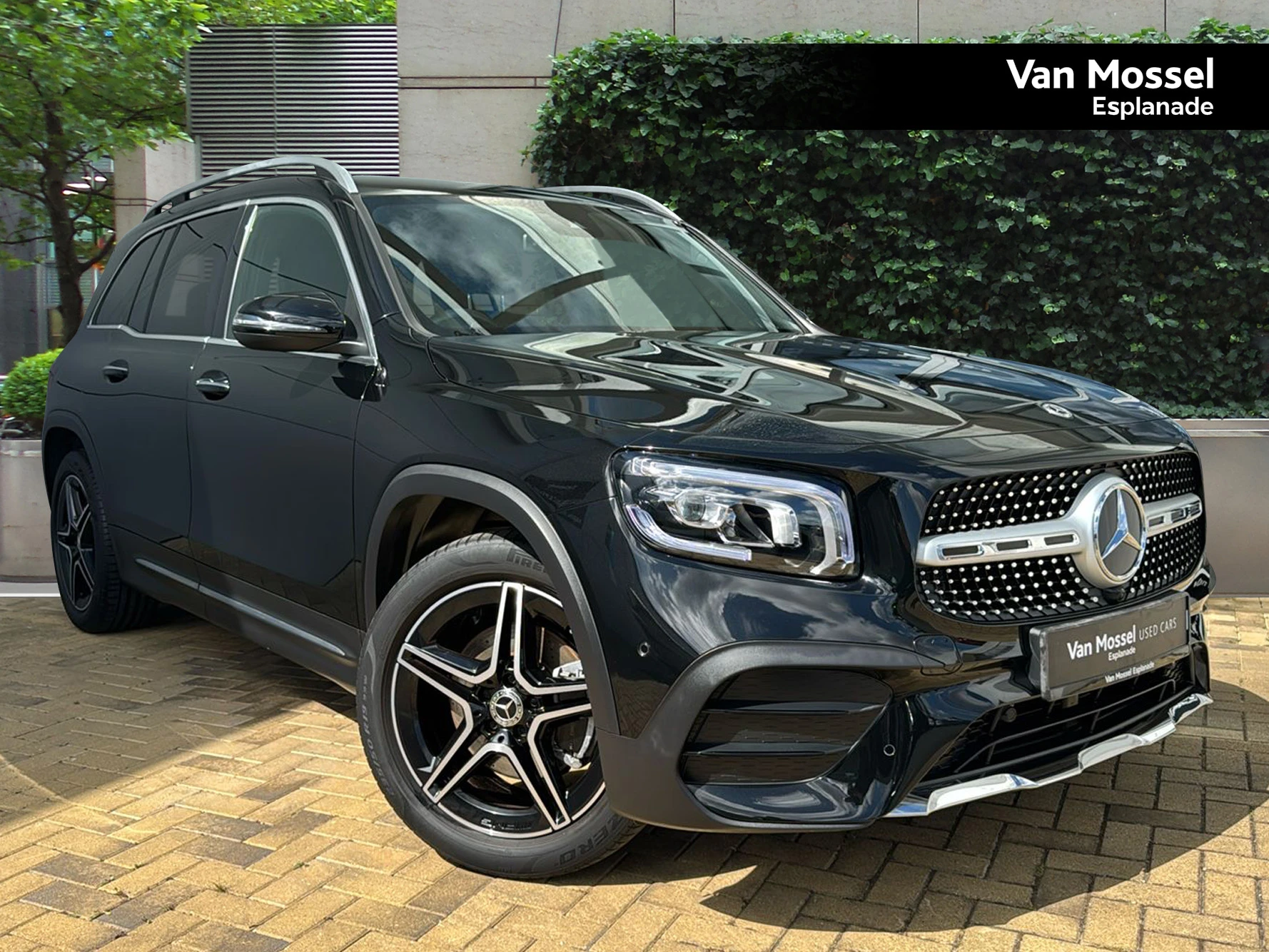 Mercedes-Benz-GLB-image-0