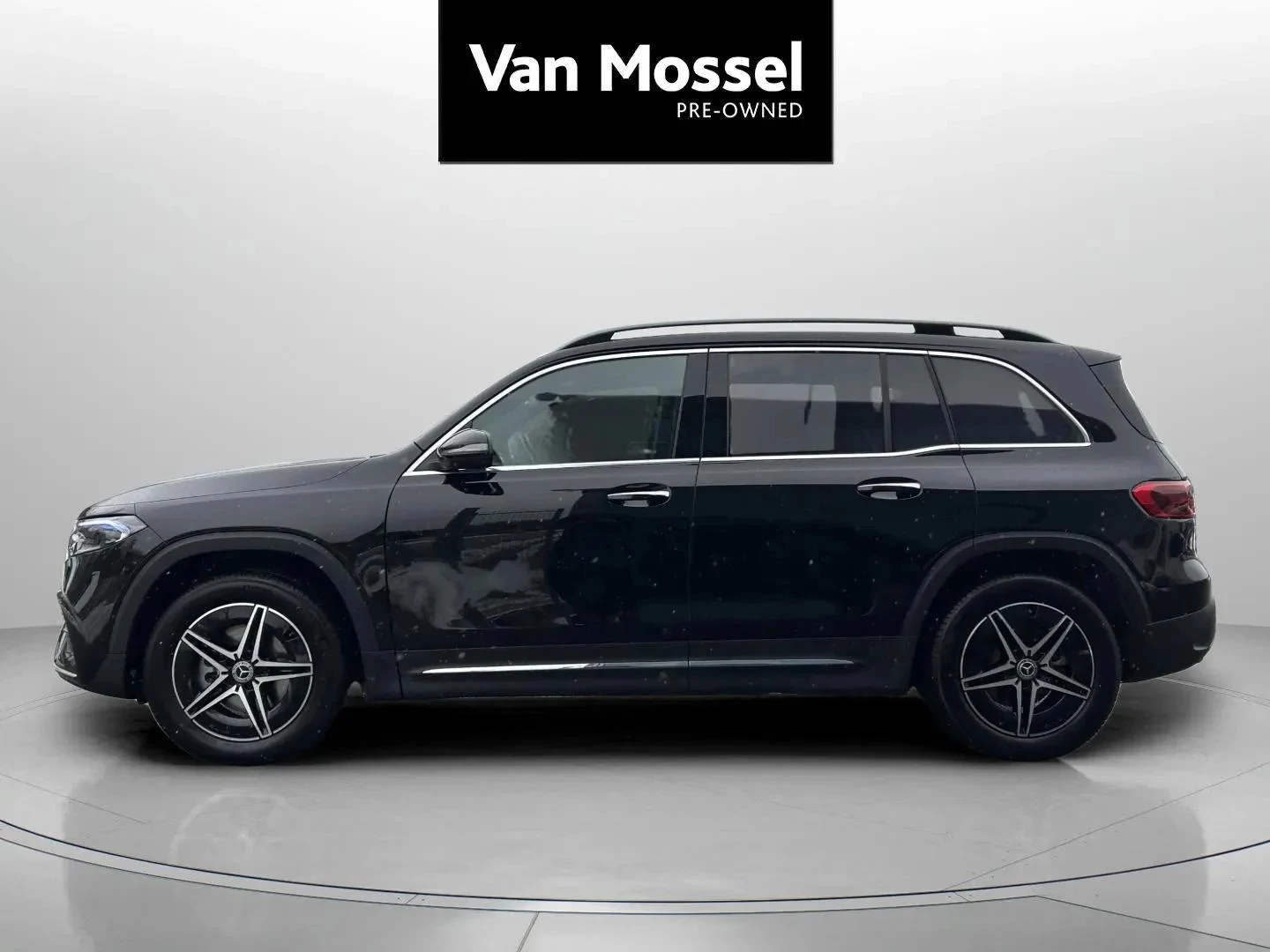 Mercedes-Benz-EQB-image-7