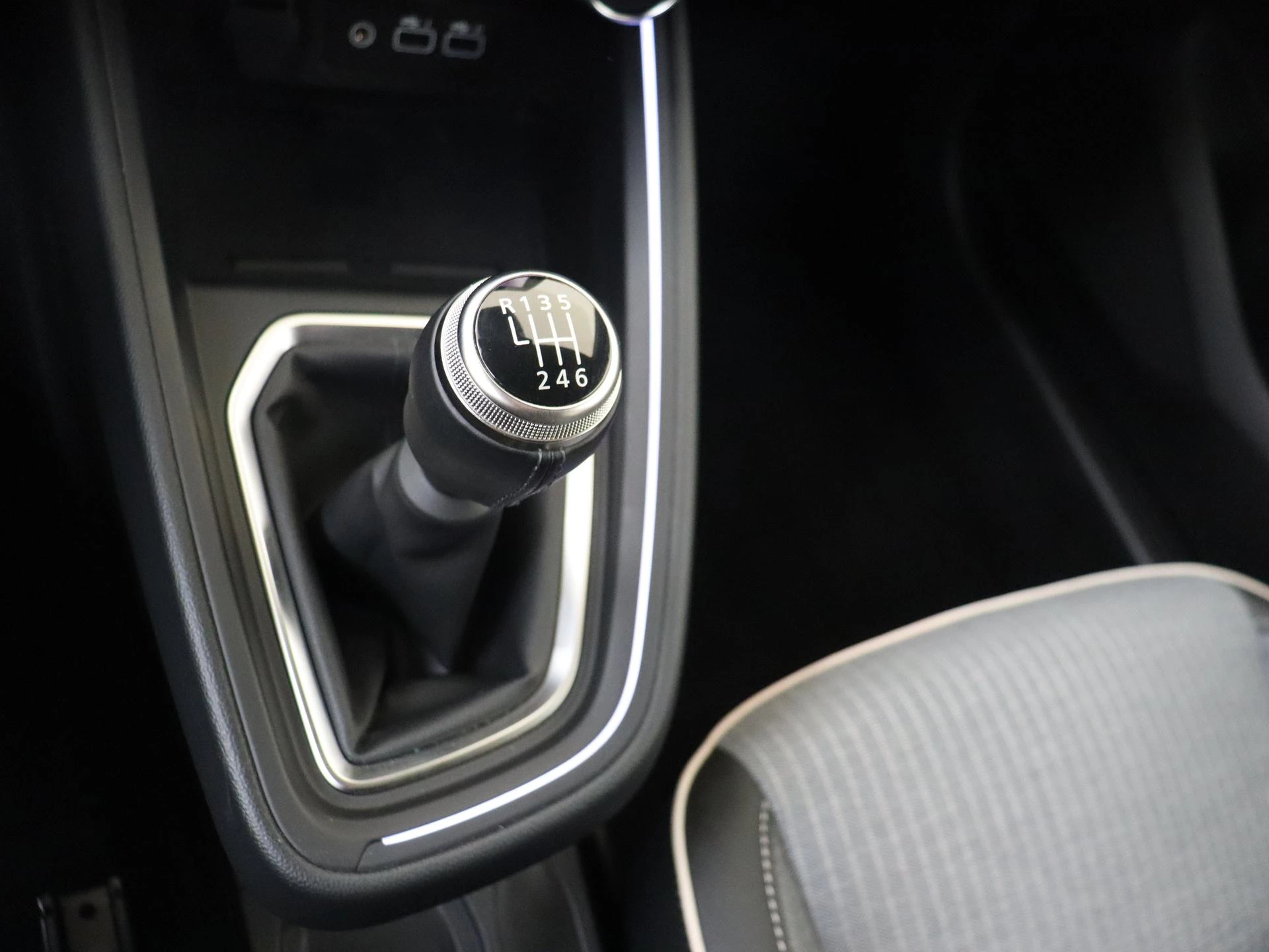 Renault-Clio-image-18