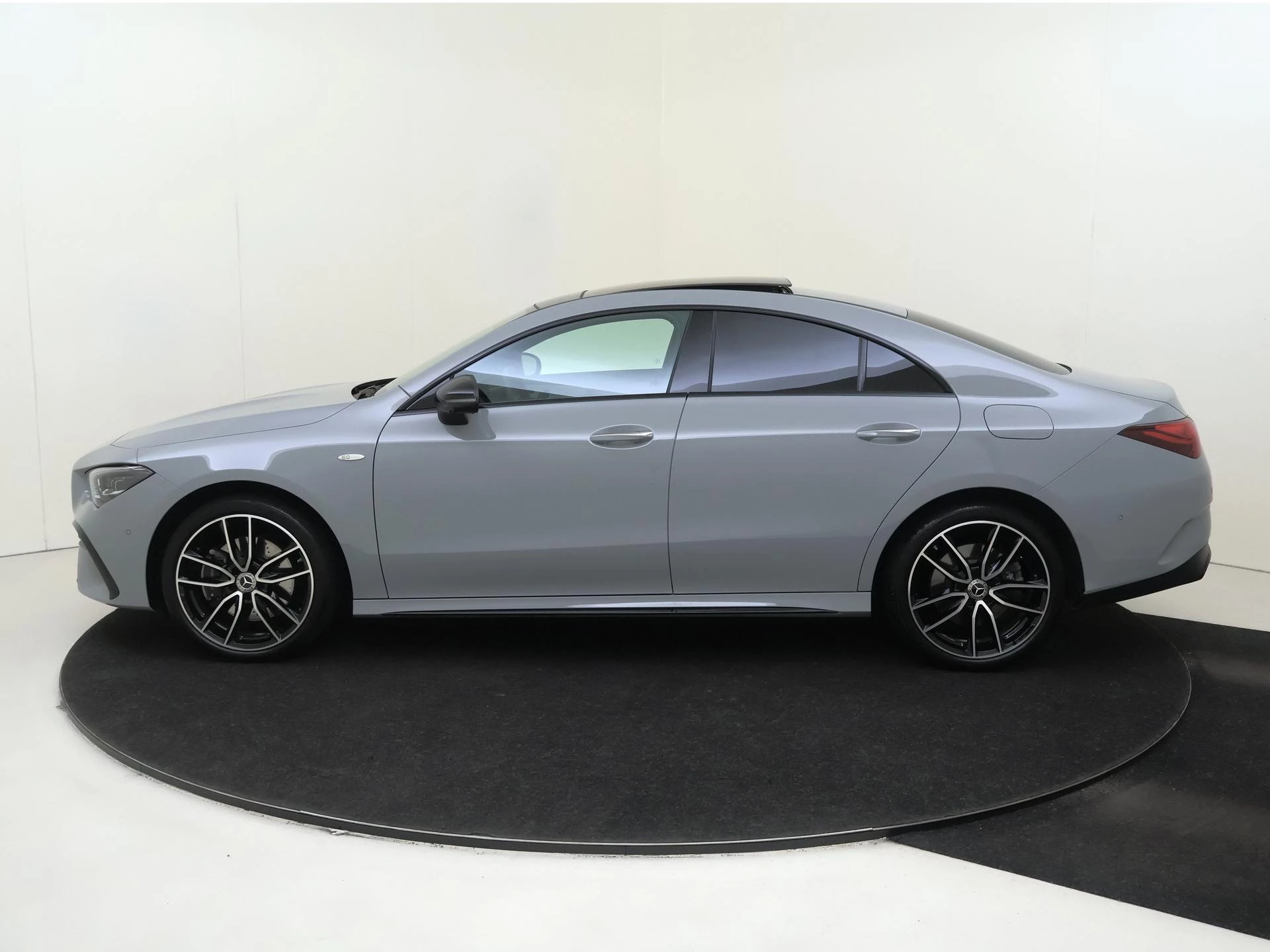 Mercedes-Benz-CLA-image-7