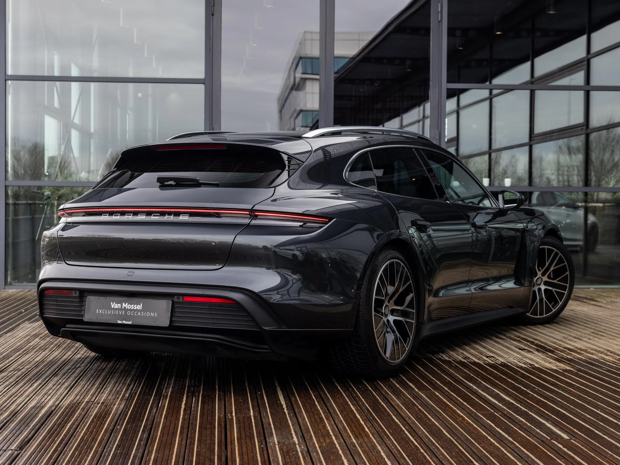 Porsche-Taycan-image-3