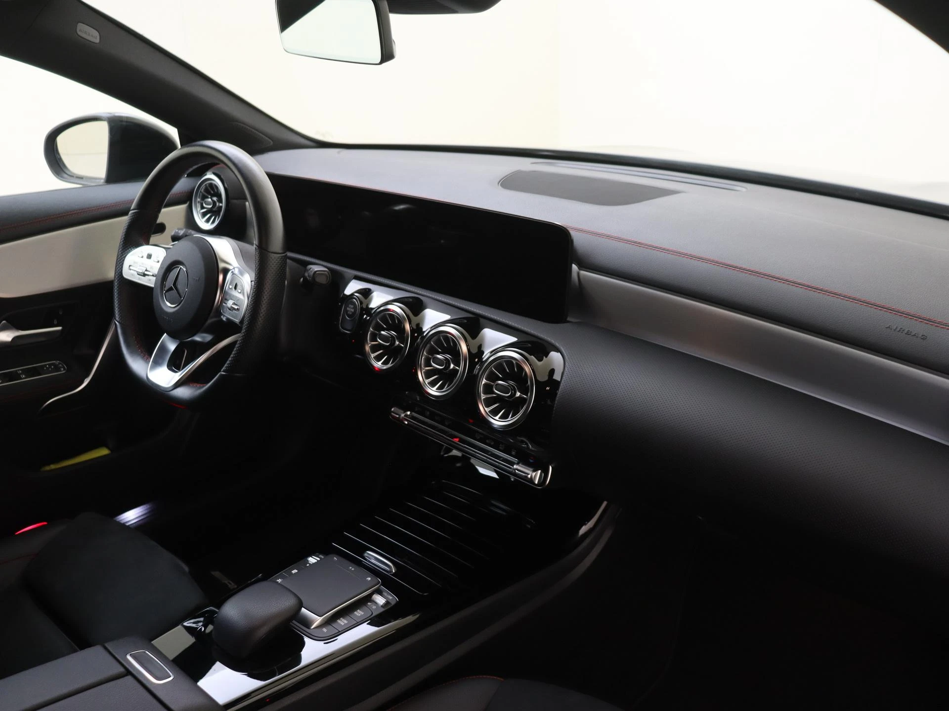 Mercedes-Benz-CLA-image-4