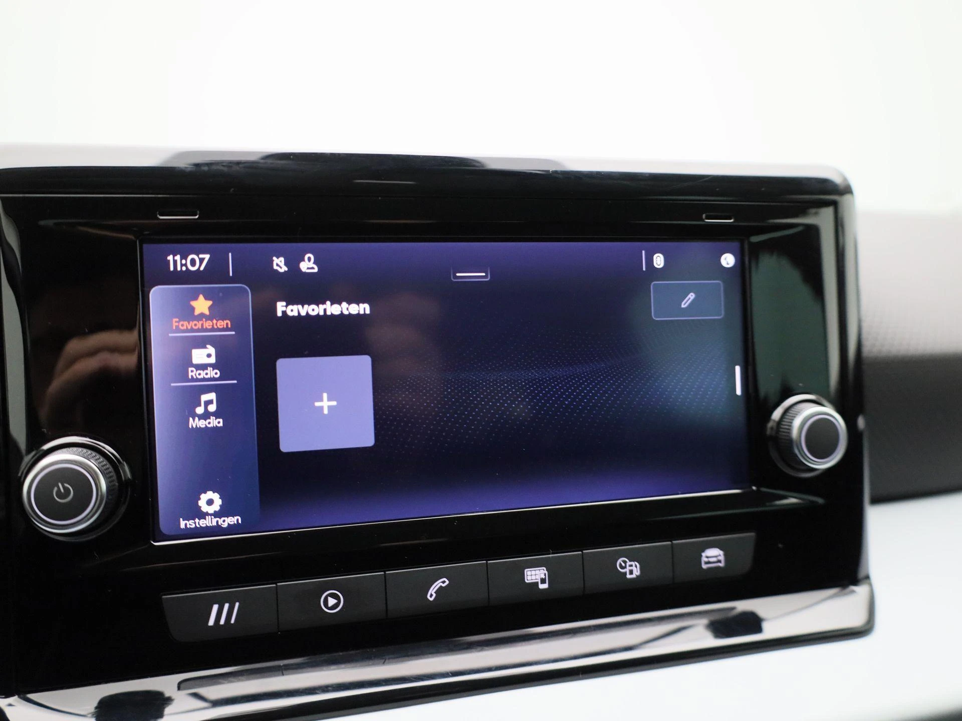 SEAT-Arona-image-15