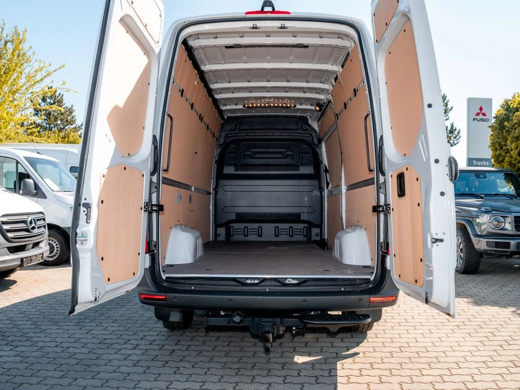 Mercedes-Benz-eSprinter-image-14