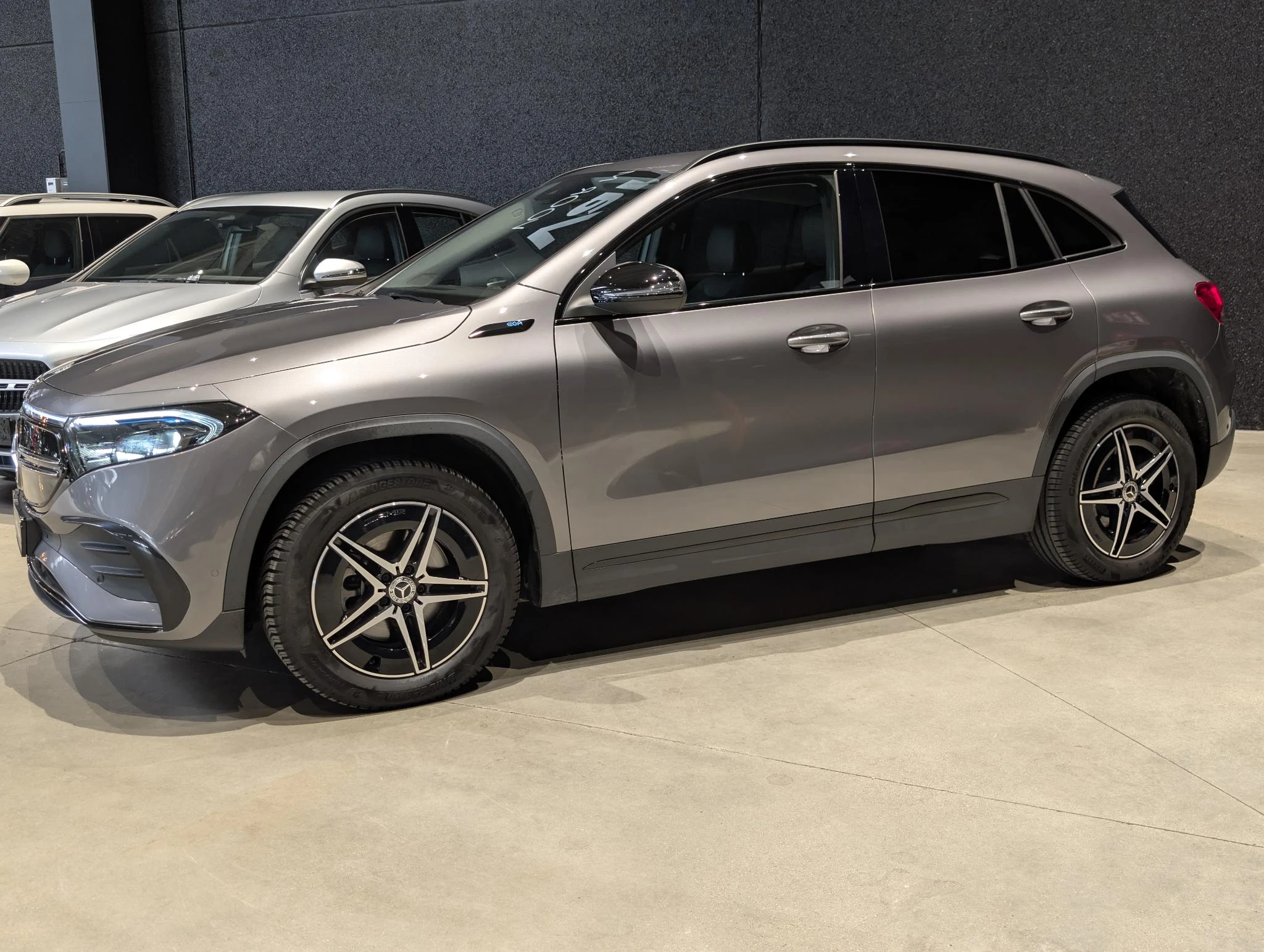 Mercedes-Benz-EQA-image-4