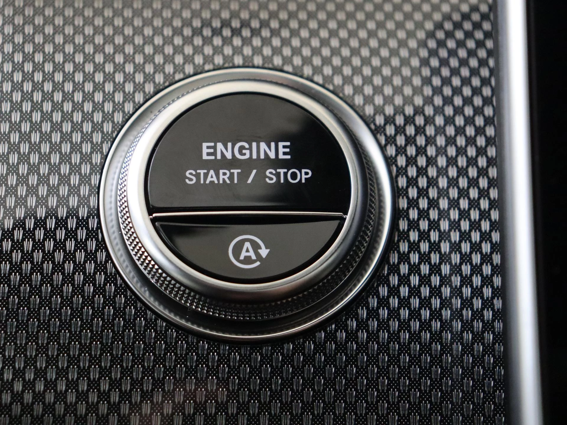 Mercedes-Benz-C-Klasse-image-24