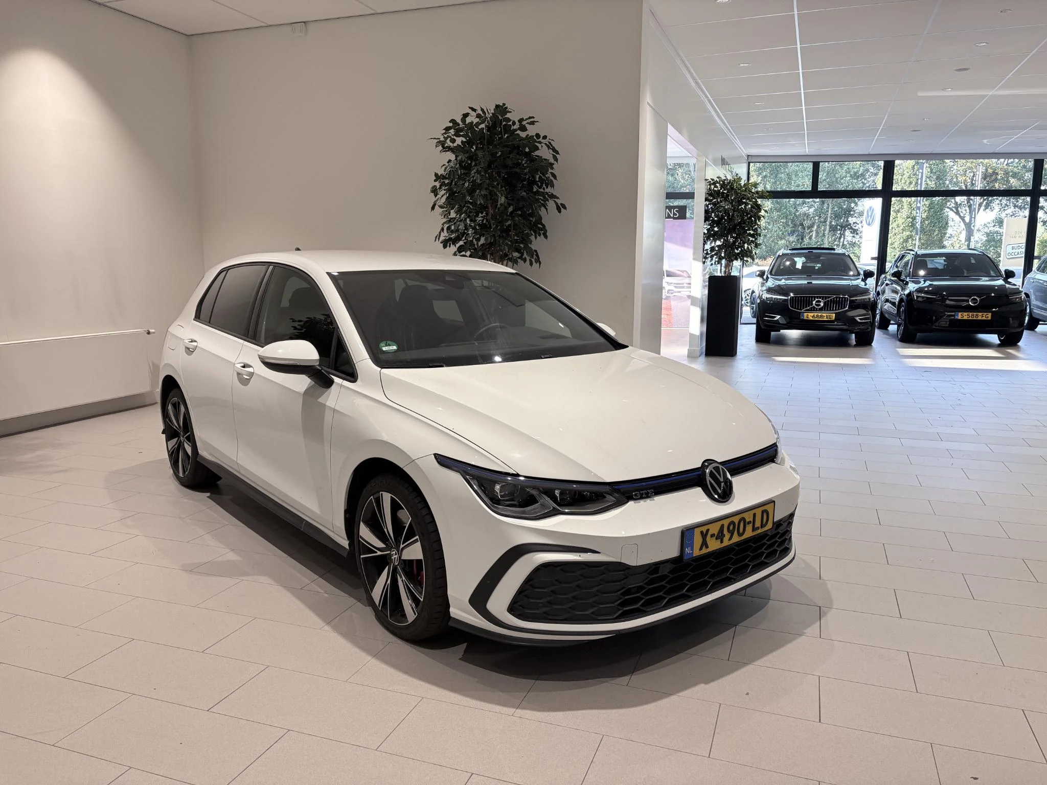 Volkswagen-Golf-image-5