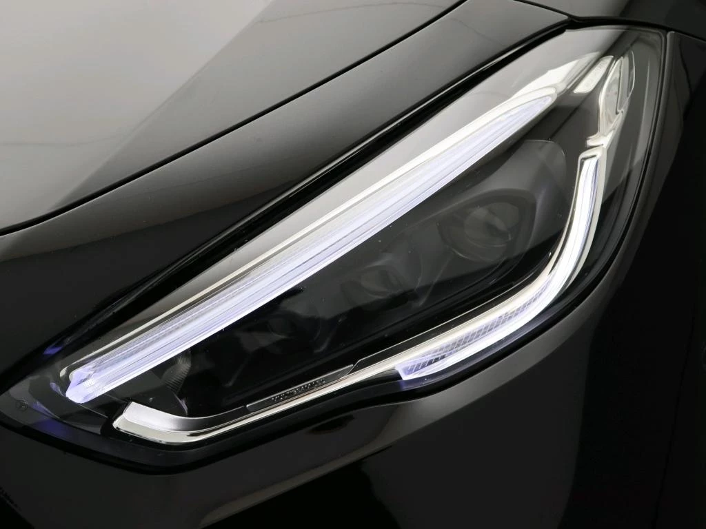 Mercedes-Benz-GLA-image-13