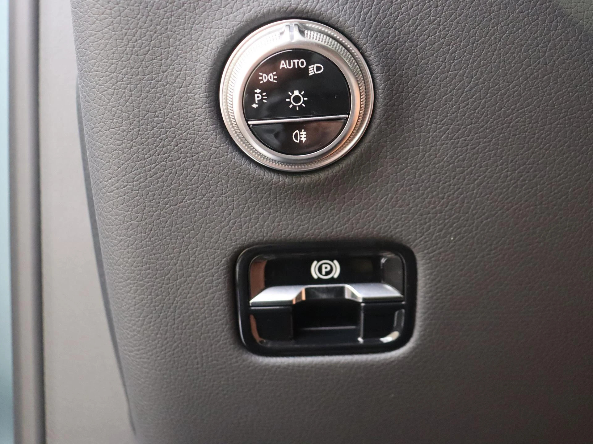 Mercedes-Benz-GLC-image-24