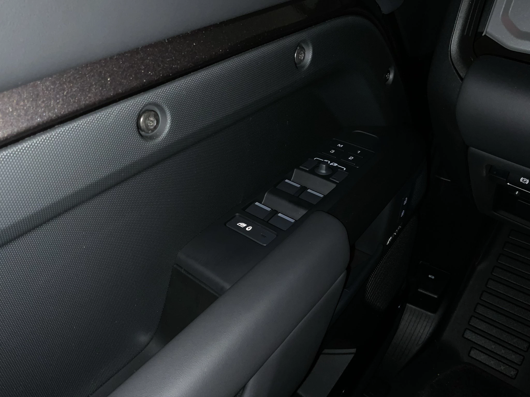 Land Rover-Defender-image-15