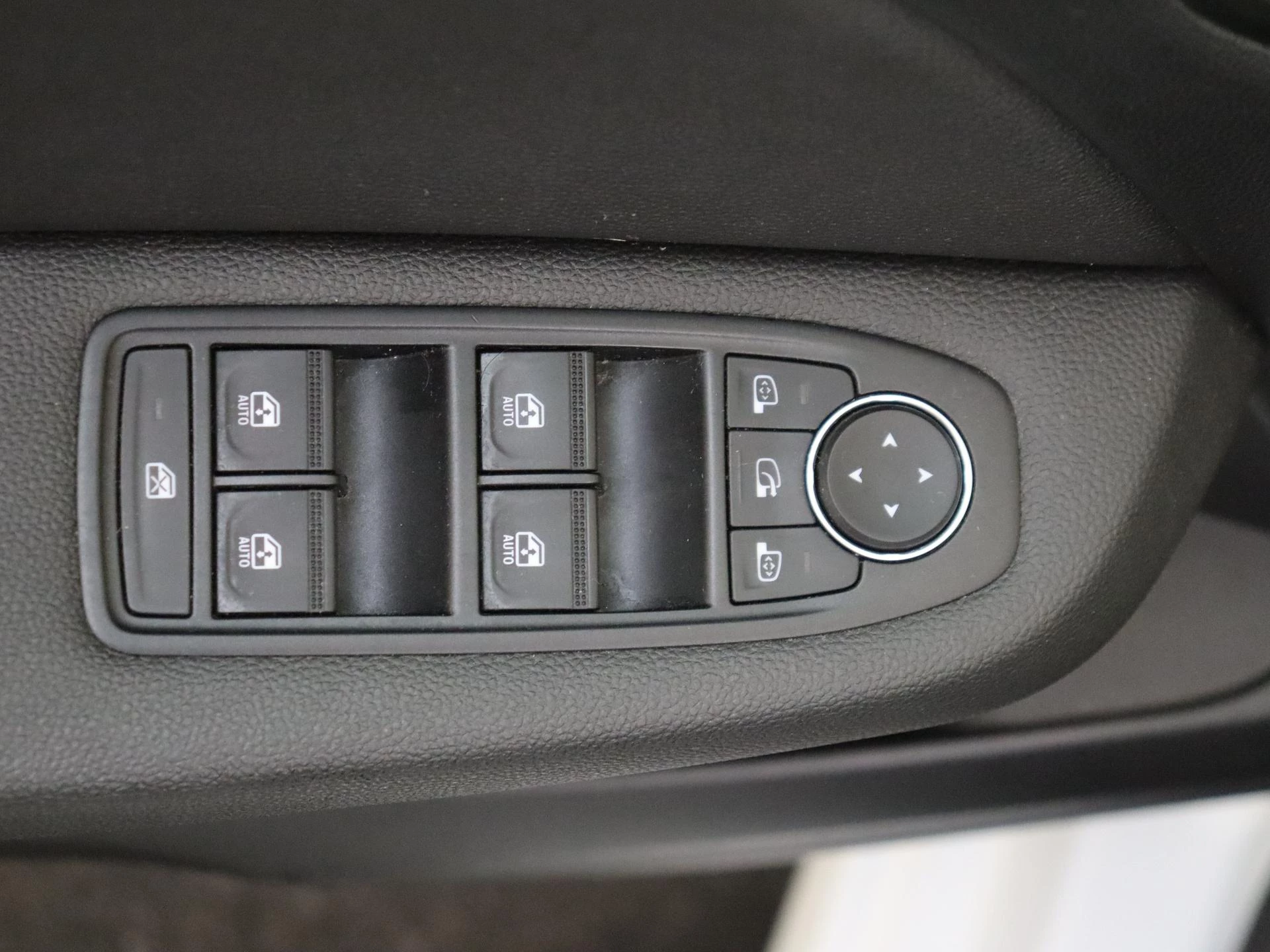 Renault-Clio-image-23