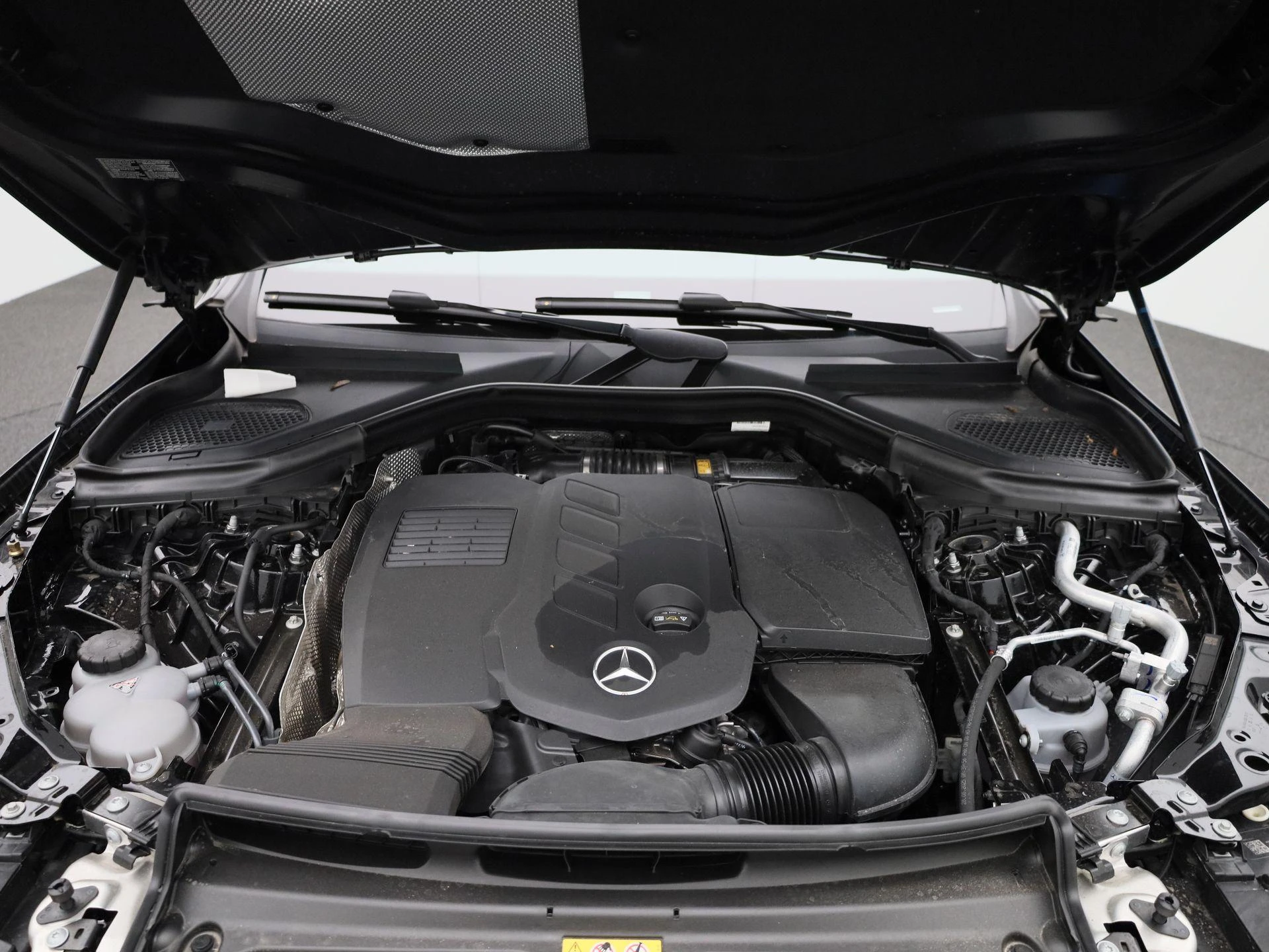 Mercedes-Benz-GLC-image-42