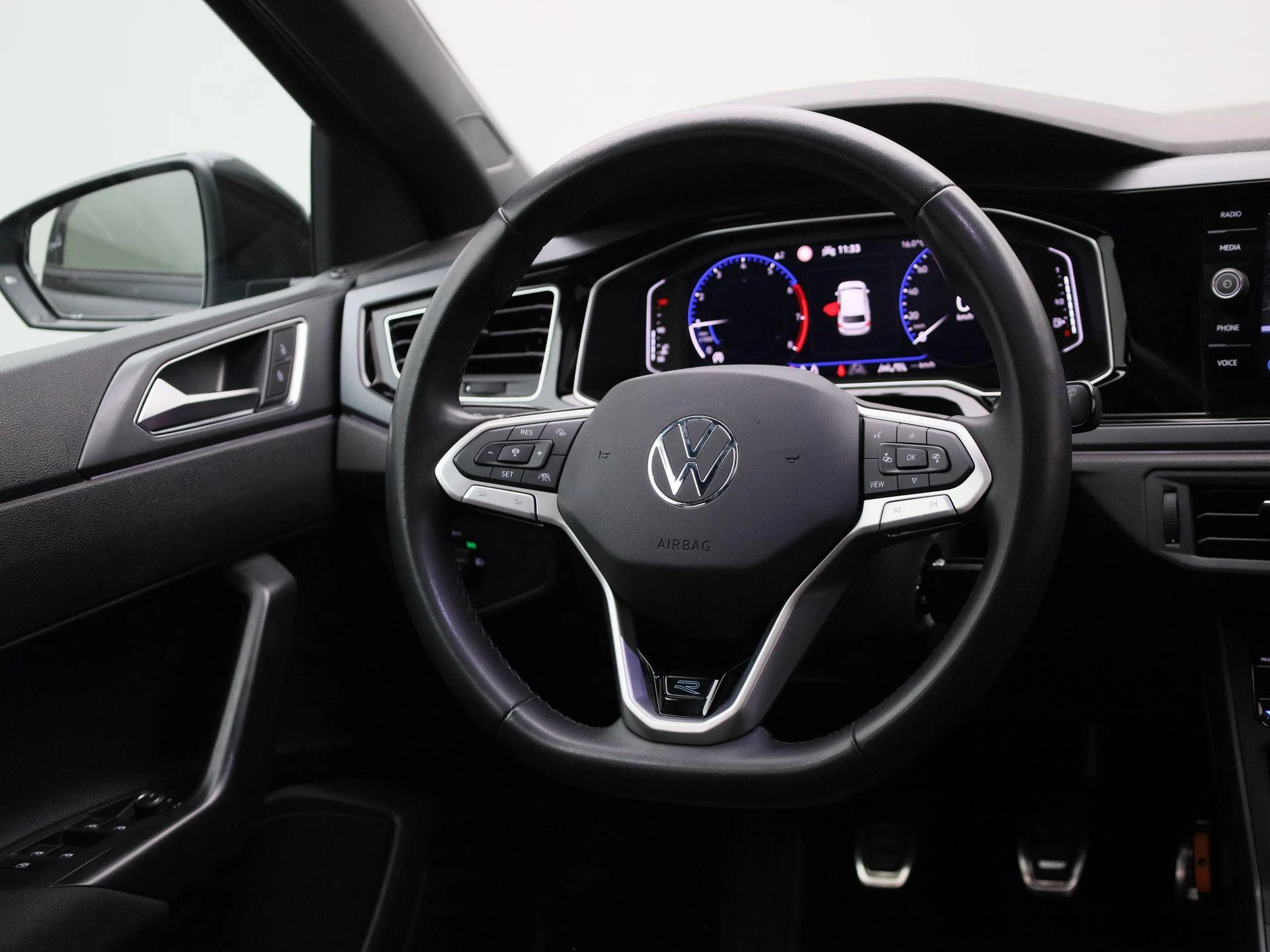 Volkswagen-Polo-image-8