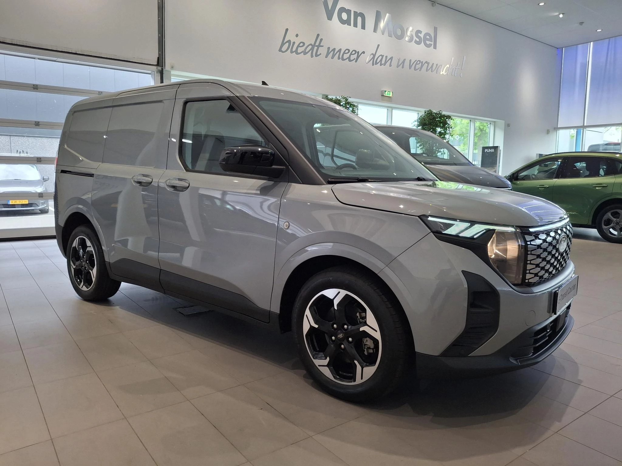 Ford-E-Transit Courier-image-7