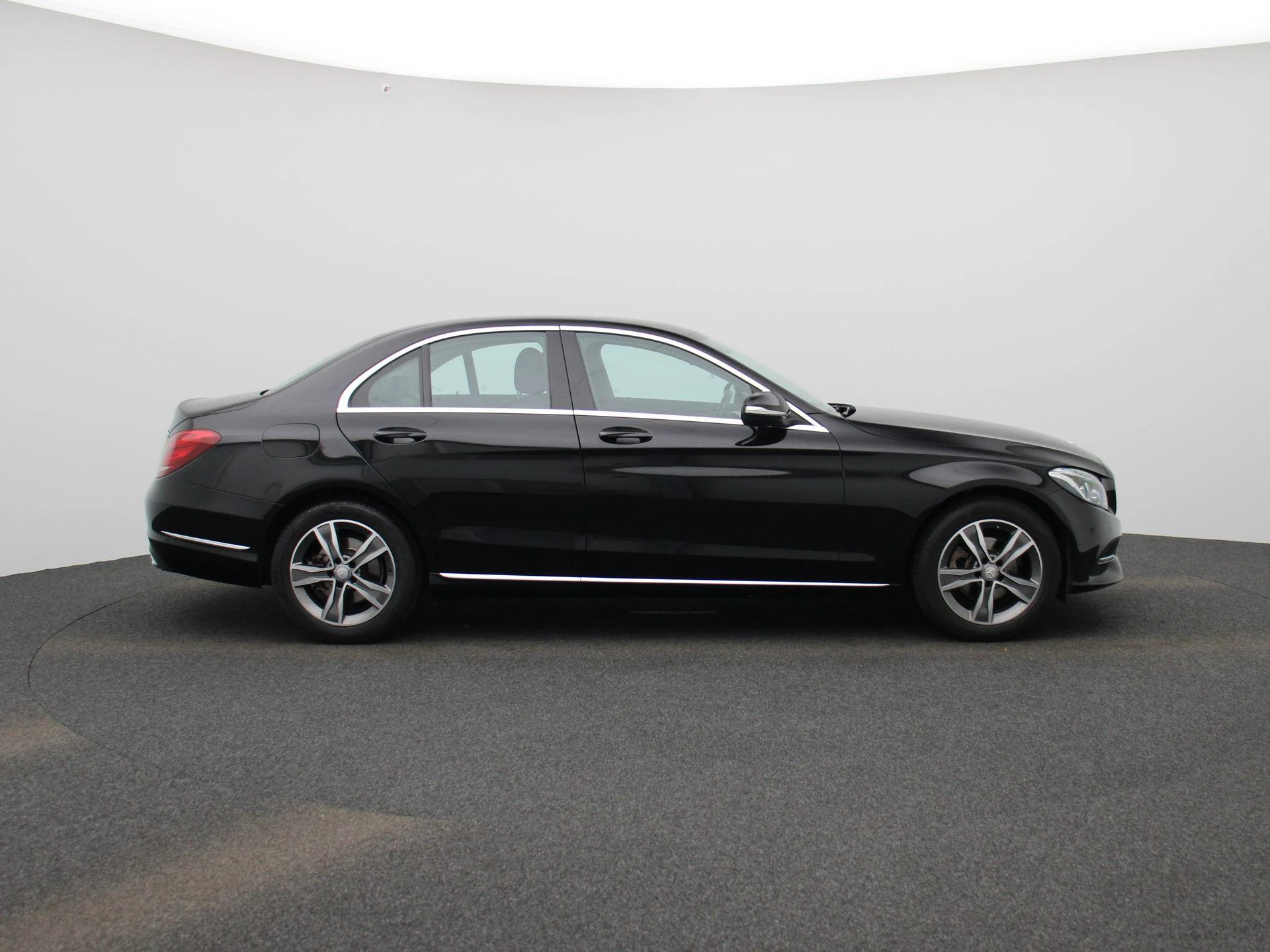 Mercedes-Benz-C-Klasse-image-6