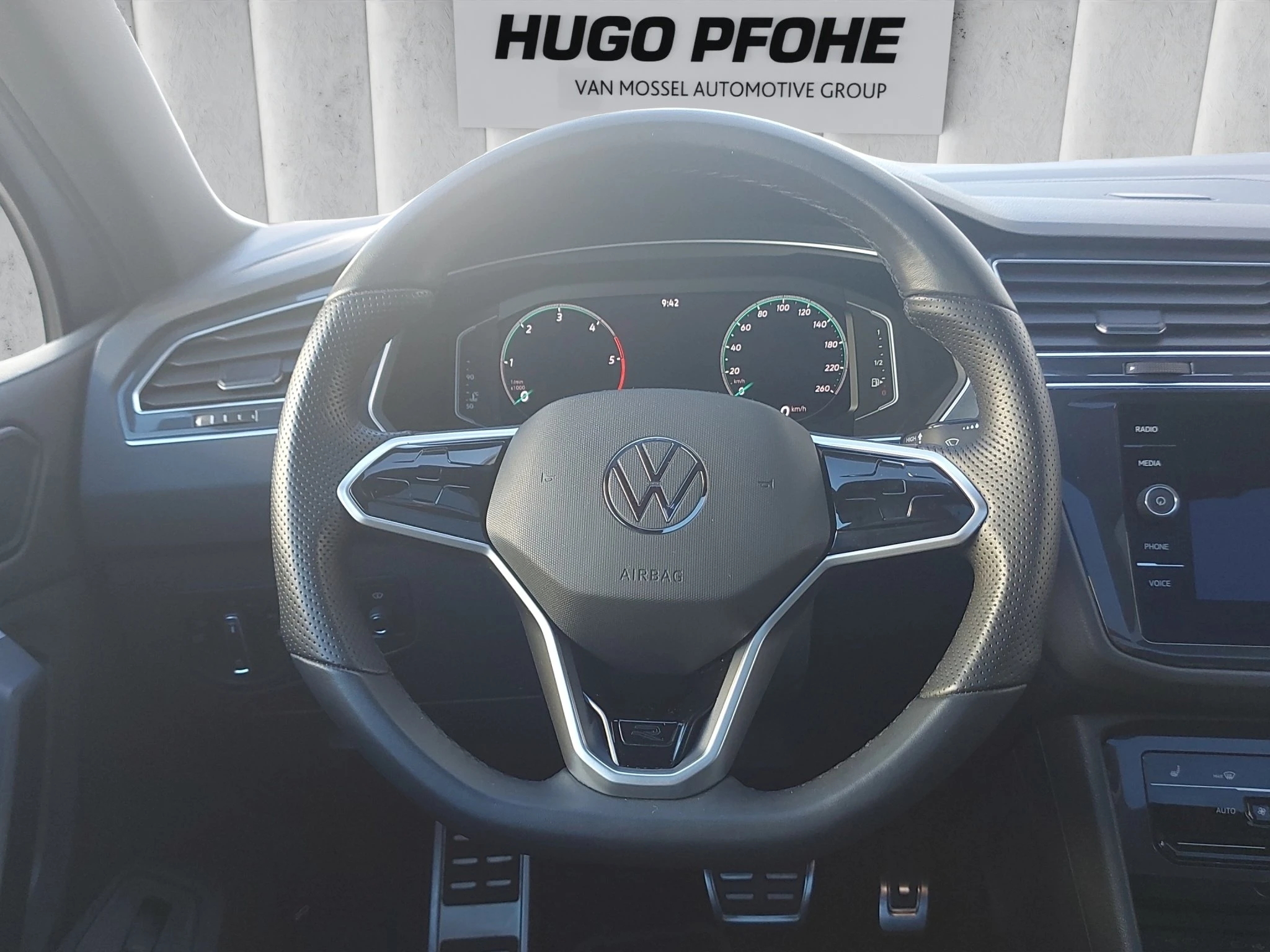 Volkswagen-Tiguan-image-12