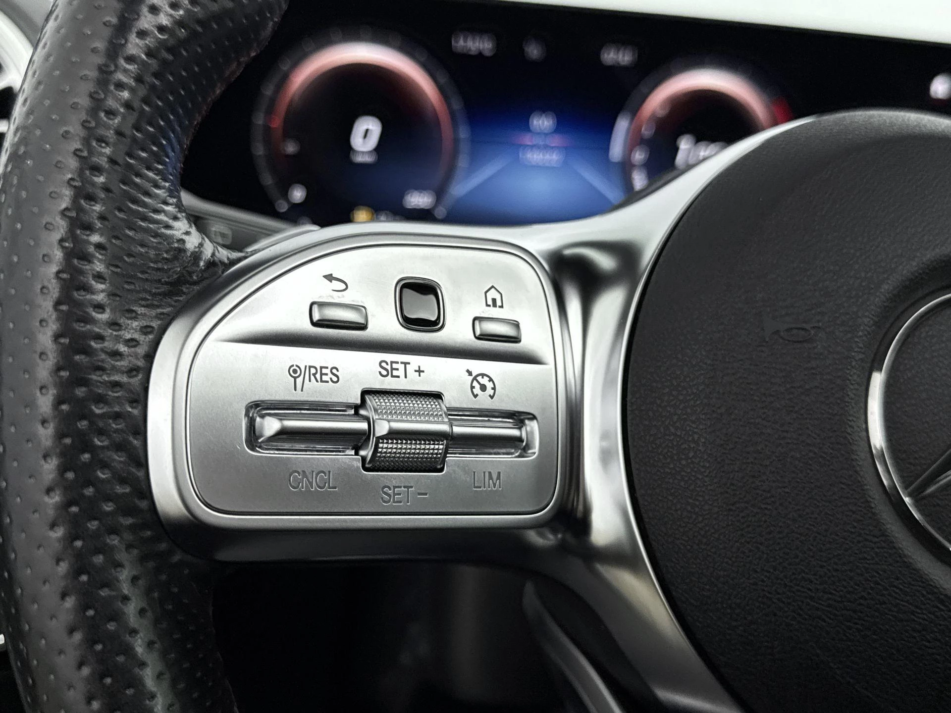Mercedes-Benz-A-Klasse-image-5