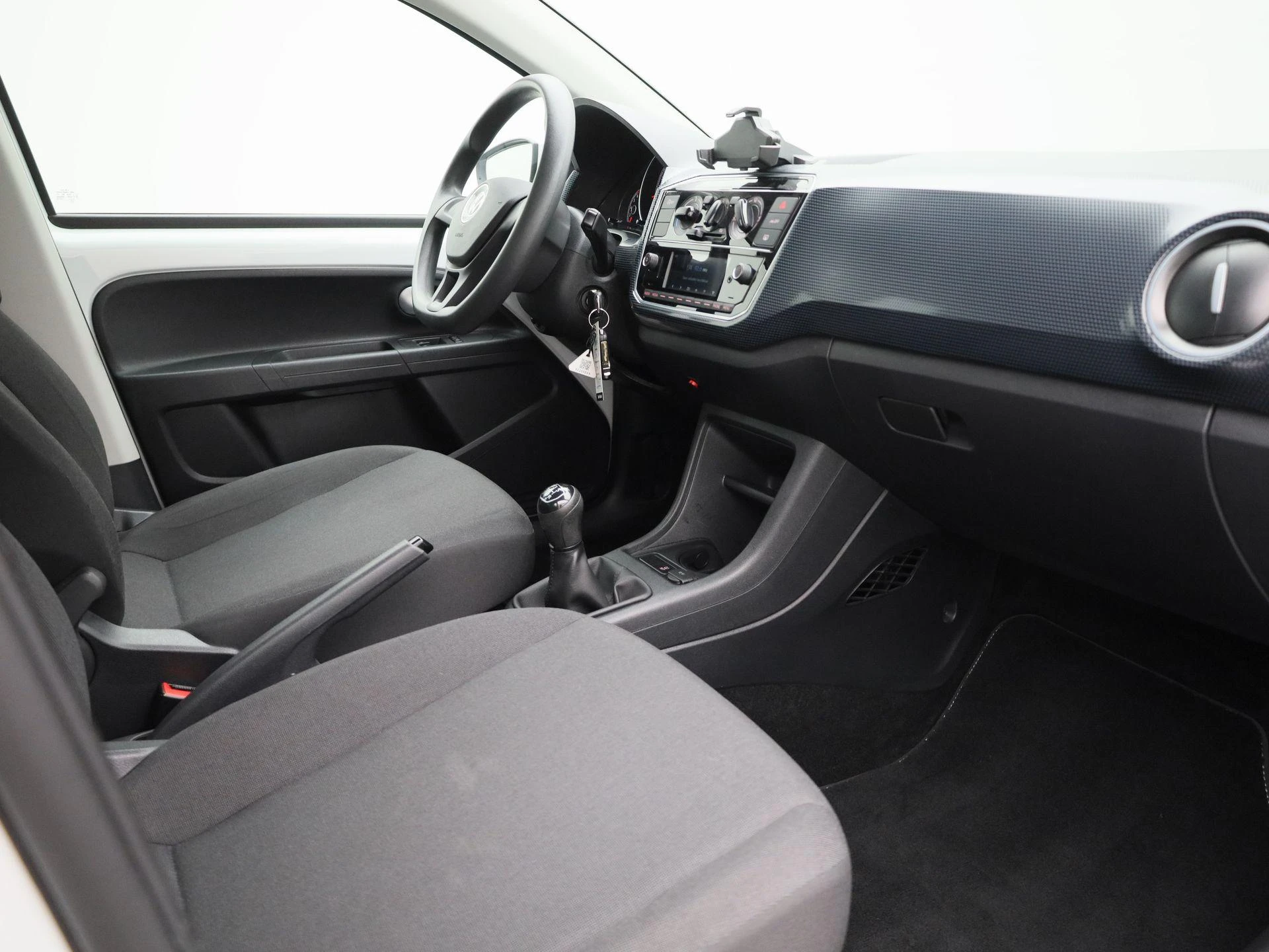 Volkswagen-up!-image-24