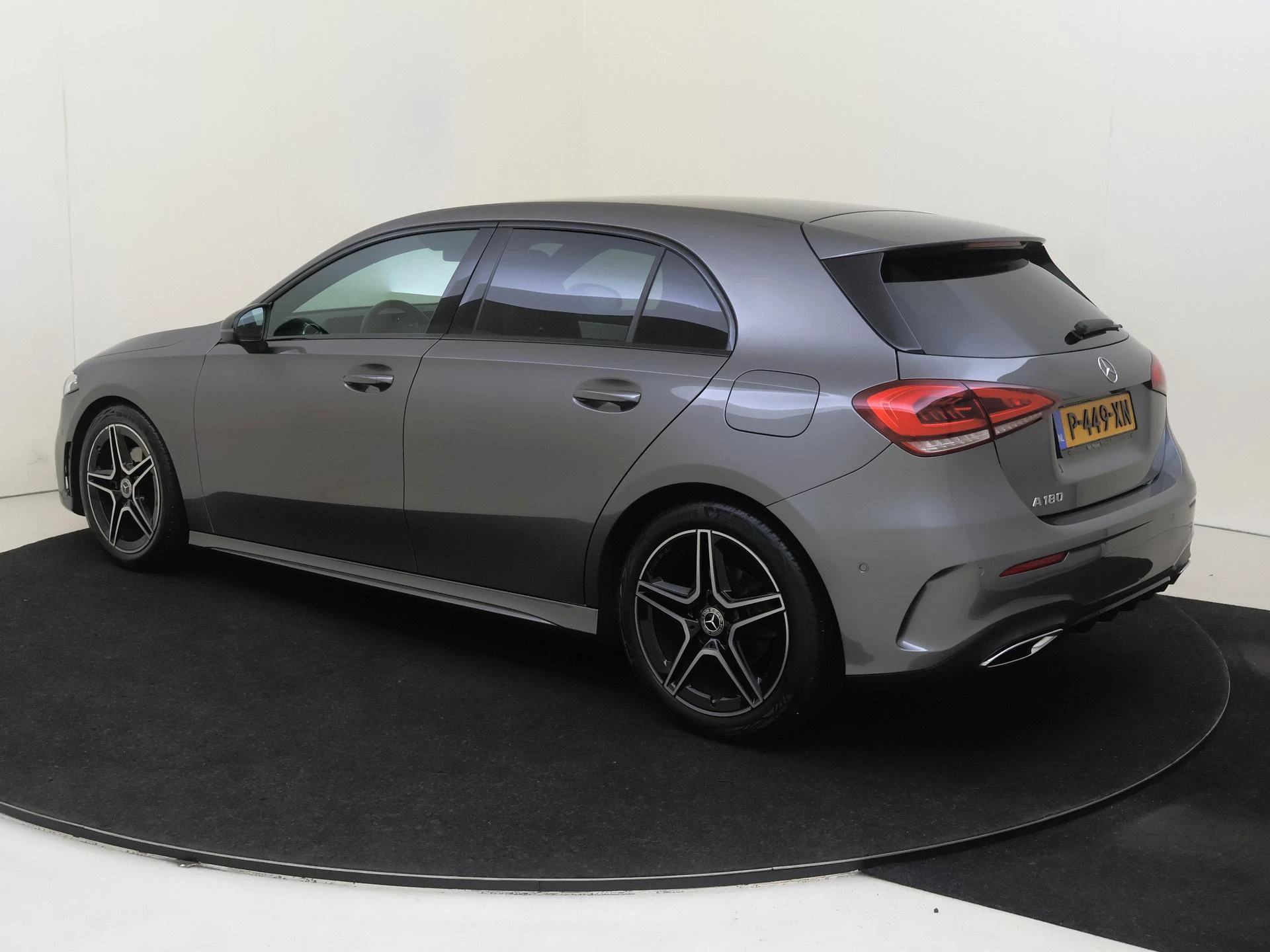 Mercedes-Benz-A-Klasse-image-2