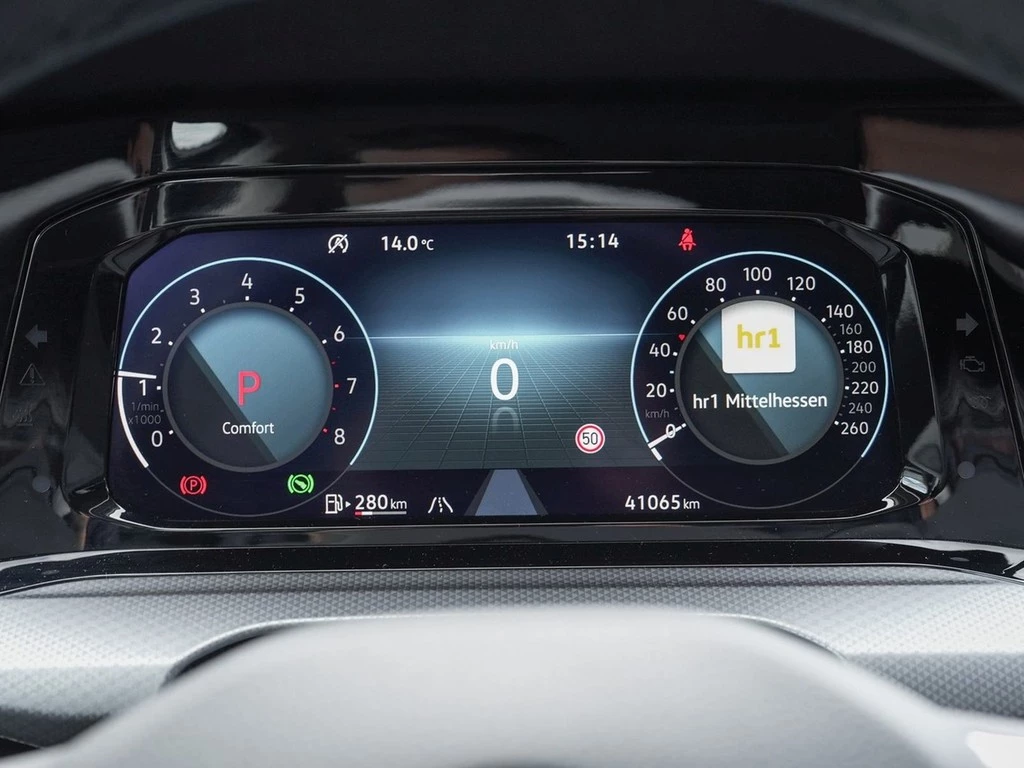 Volkswagen Golf VIII 1.5 eTSI DSG Active Navi/RFK/LED