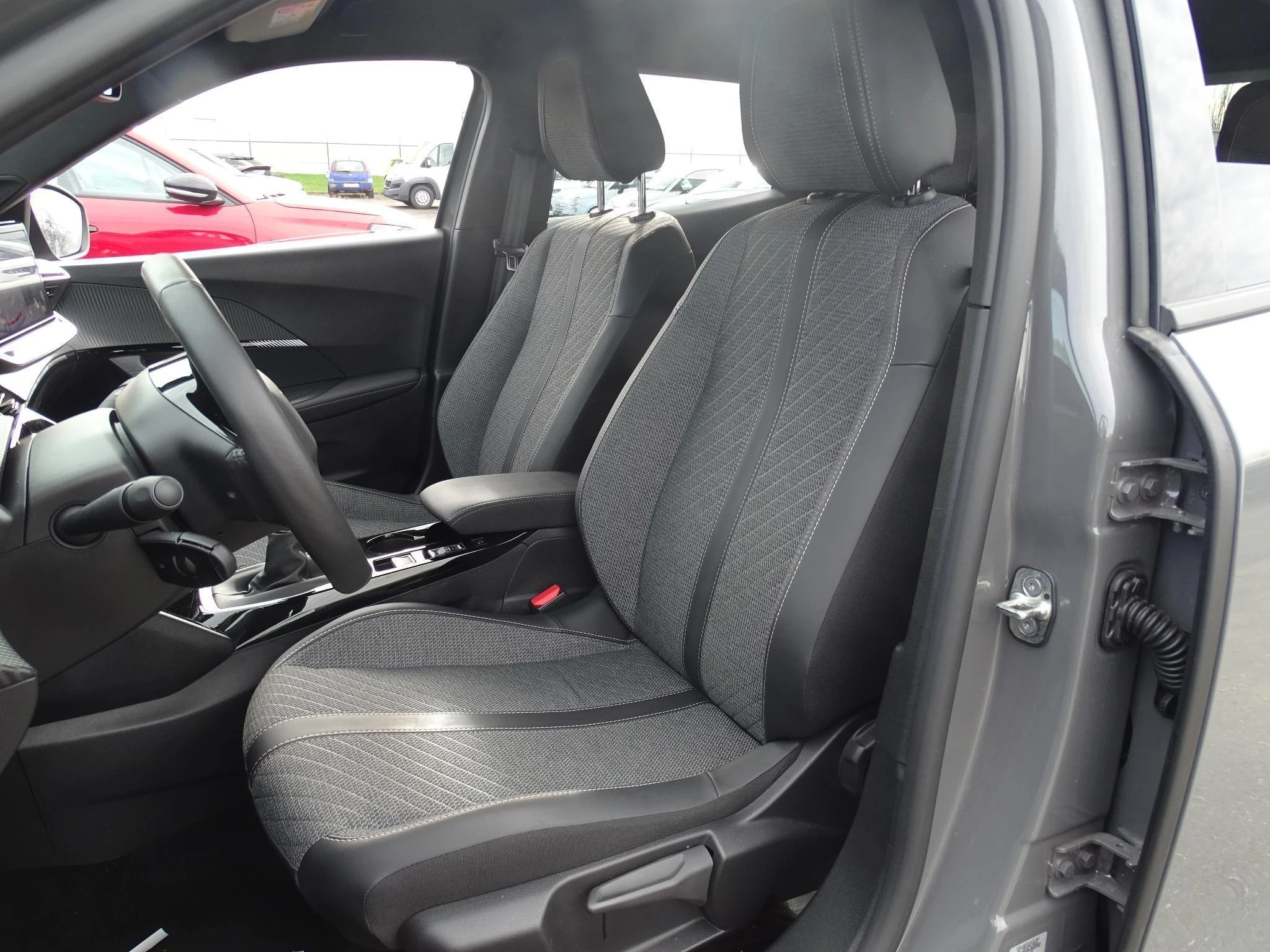 Peugeot 2008 1.2T Allure VERWACHT