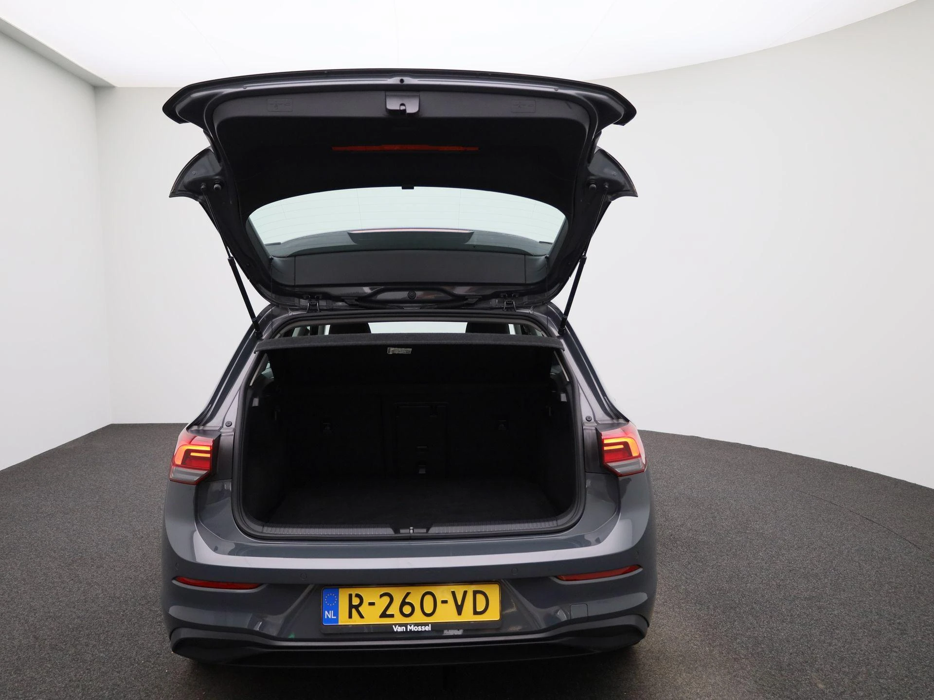 Volkswagen-Golf-image-10