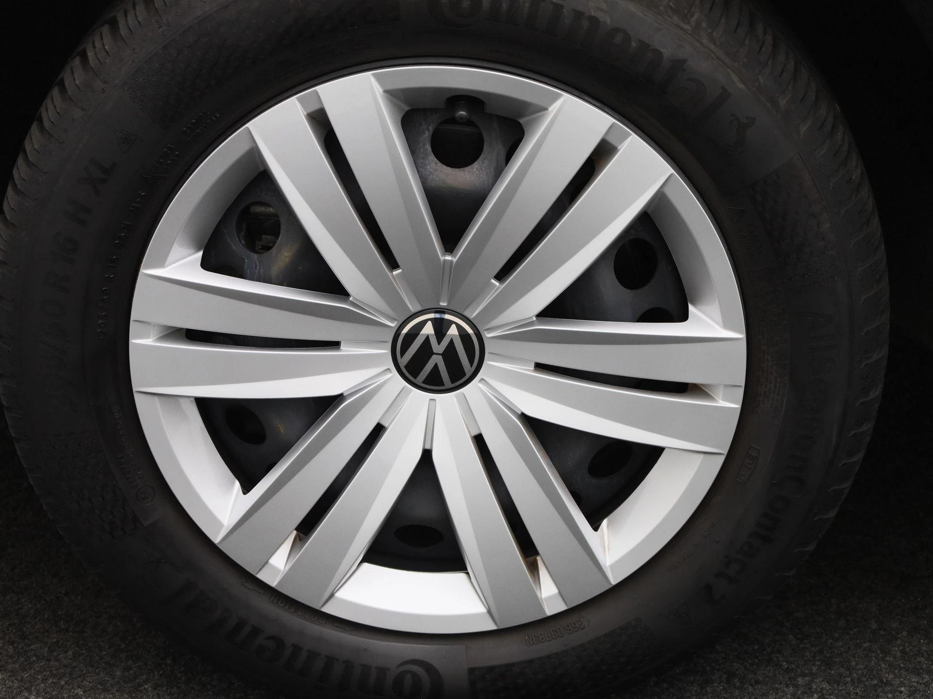 Volkswagen-Caddy-image-8