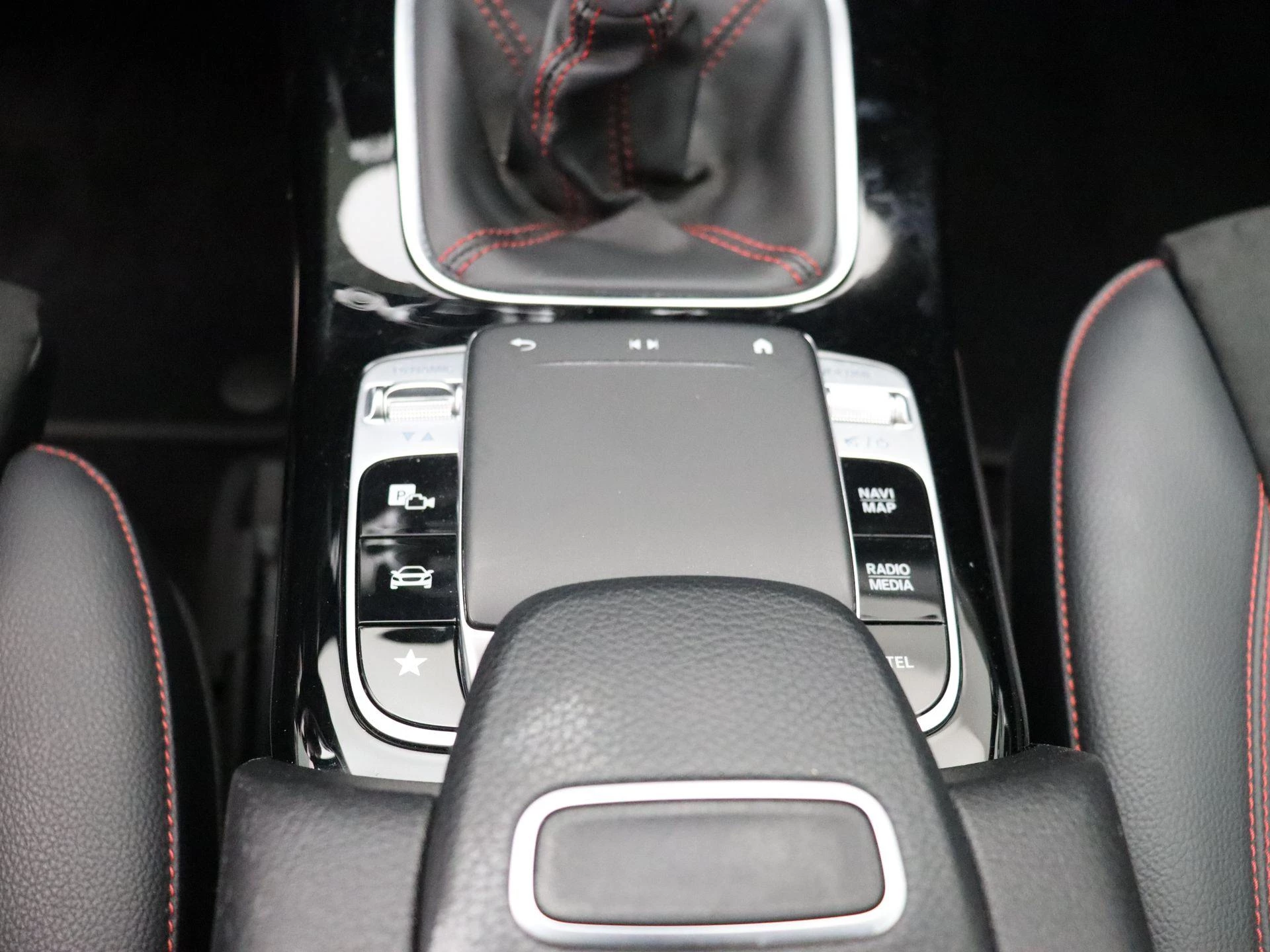 Mercedes-Benz CLA 180 Shooting Brake + AMG LINE + LED + CAMERA +