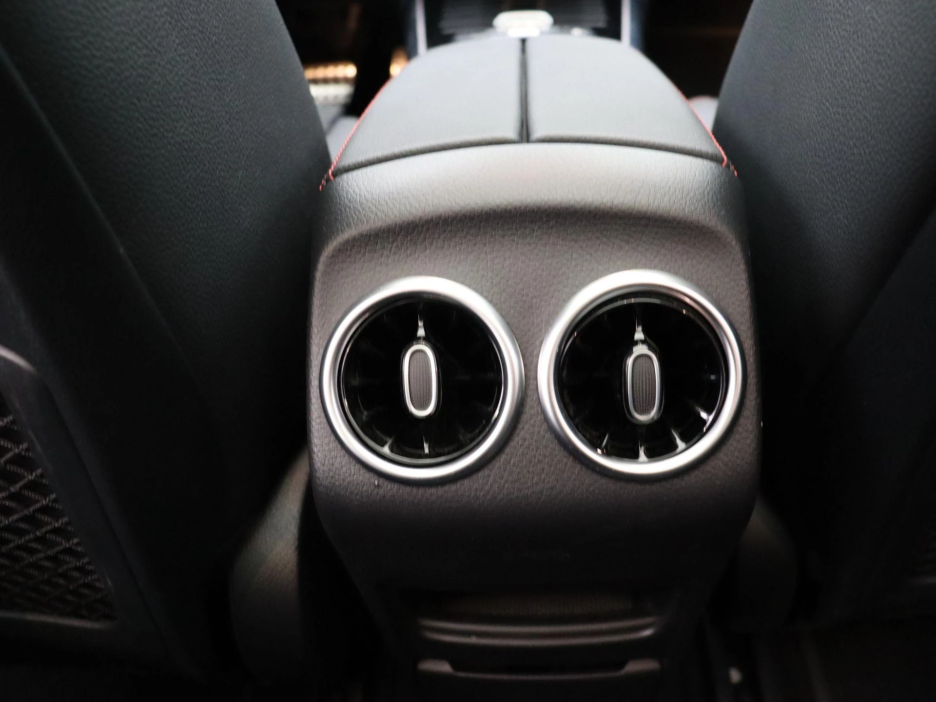 Mercedes-Benz EQA 250+ AMG Line + CARPLAY + PANORAMISCH DAK + NIGHTPAKKET +