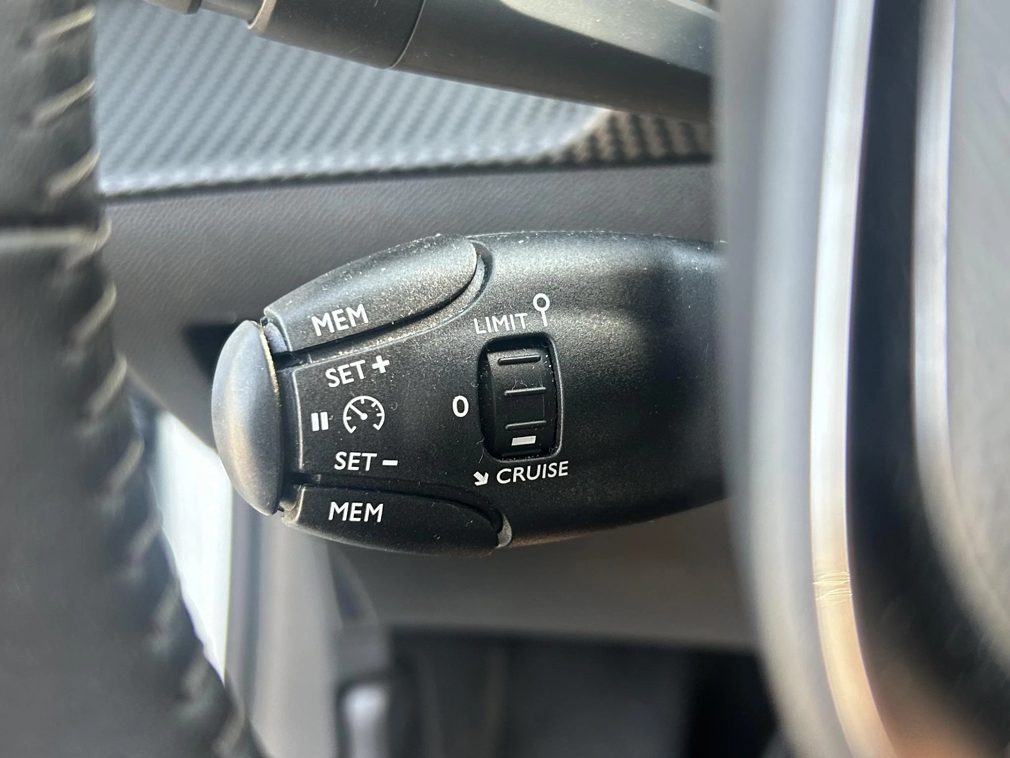 Peugeot-208-image-17