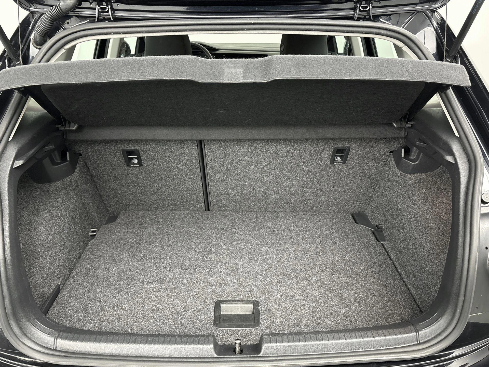 Volkswagen-Polo-image-19
