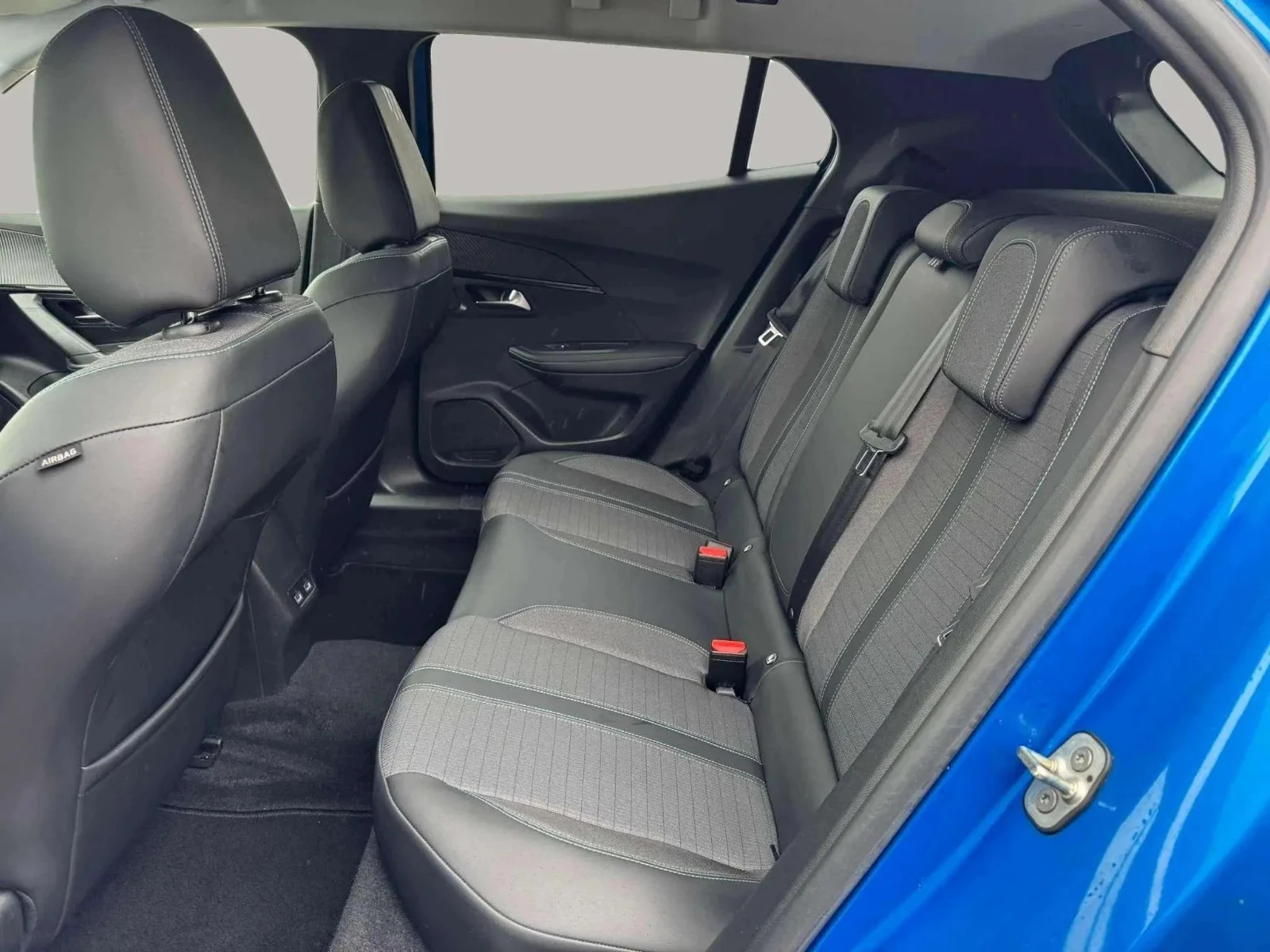 Peugeot-e-2008-image-9