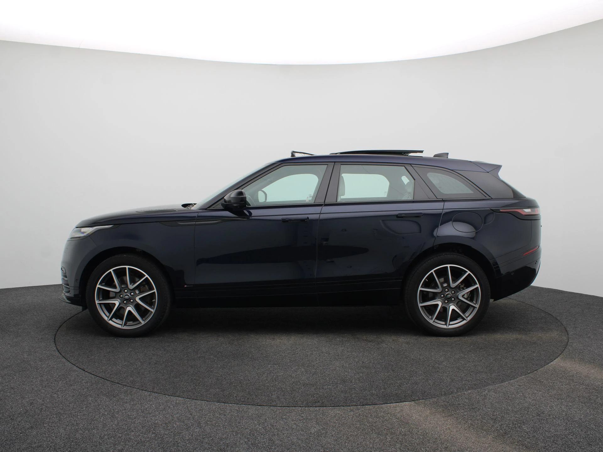 Land Rover-Range Rover Velar-image-3