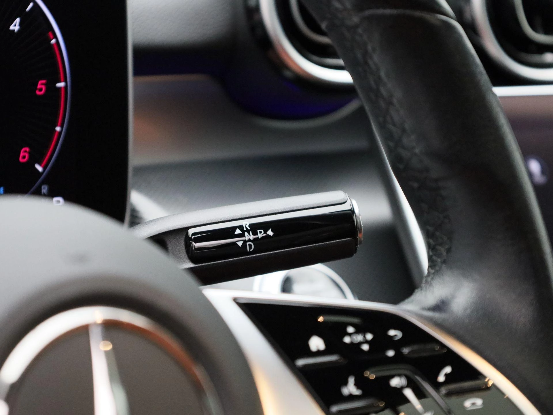 Mercedes-Benz-C-Klasse-image-11