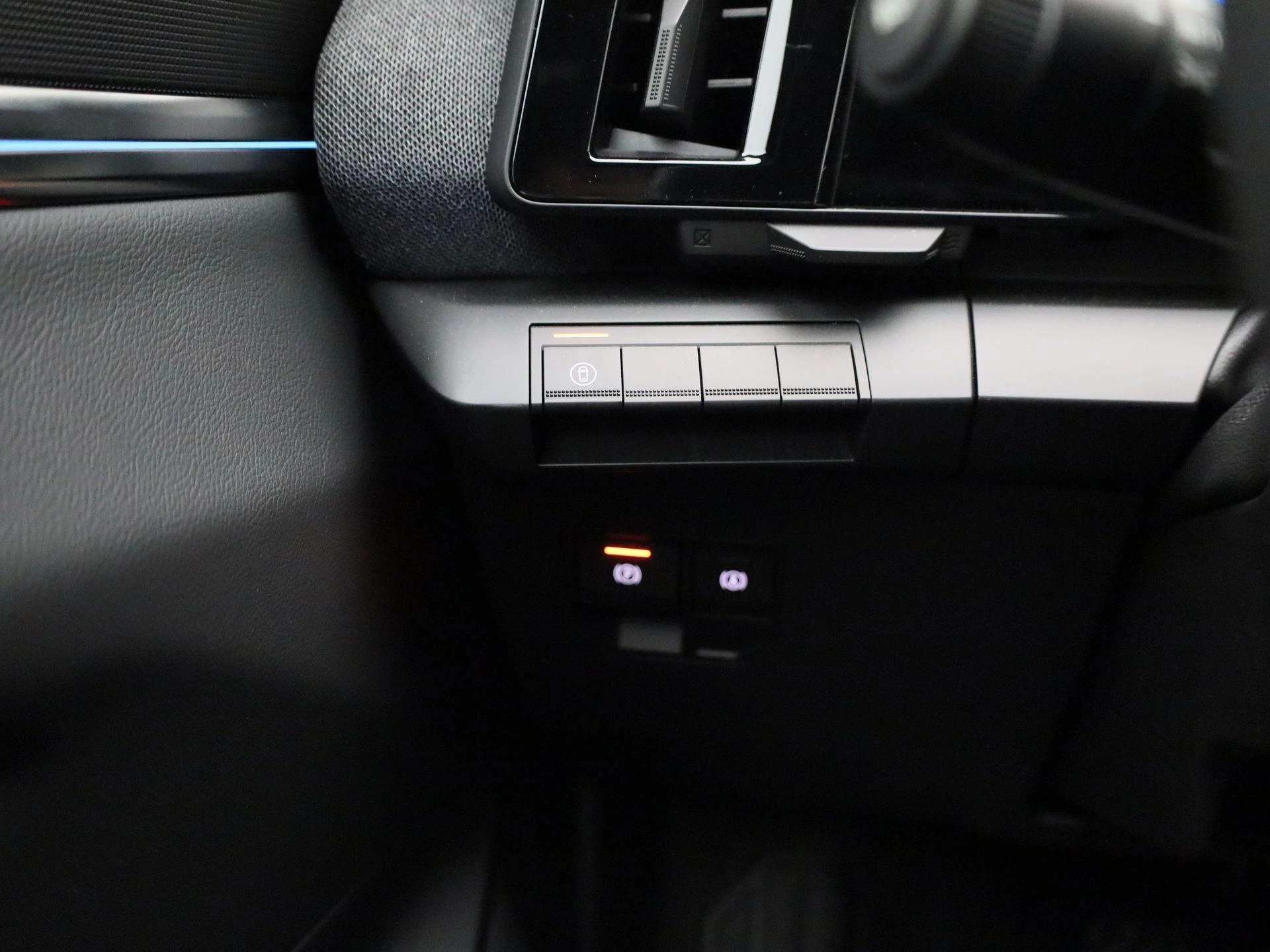 Renault-Megane E-Tech-image-21