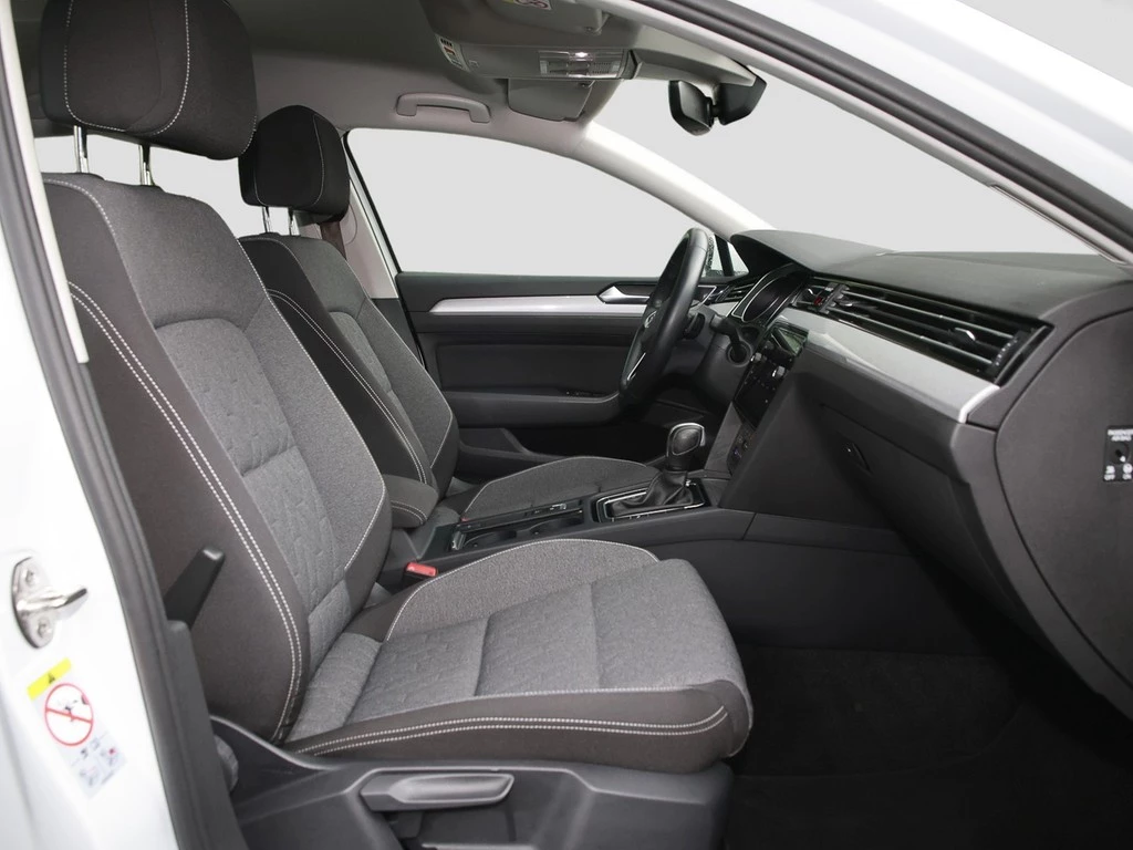 Volkswagen-Passat-image-6