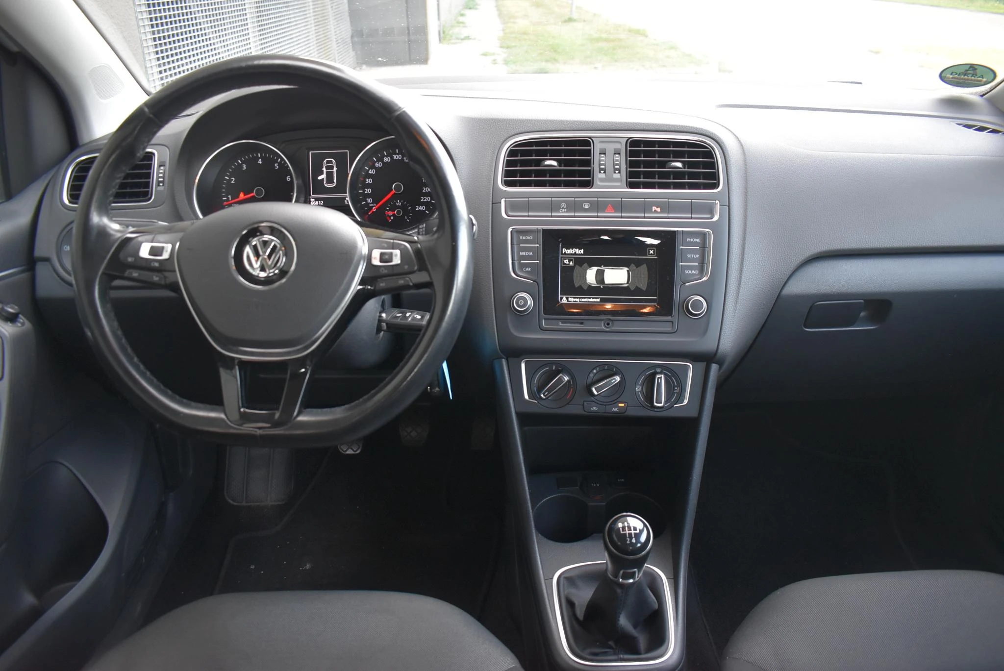 Volkswagen-Polo-image-13