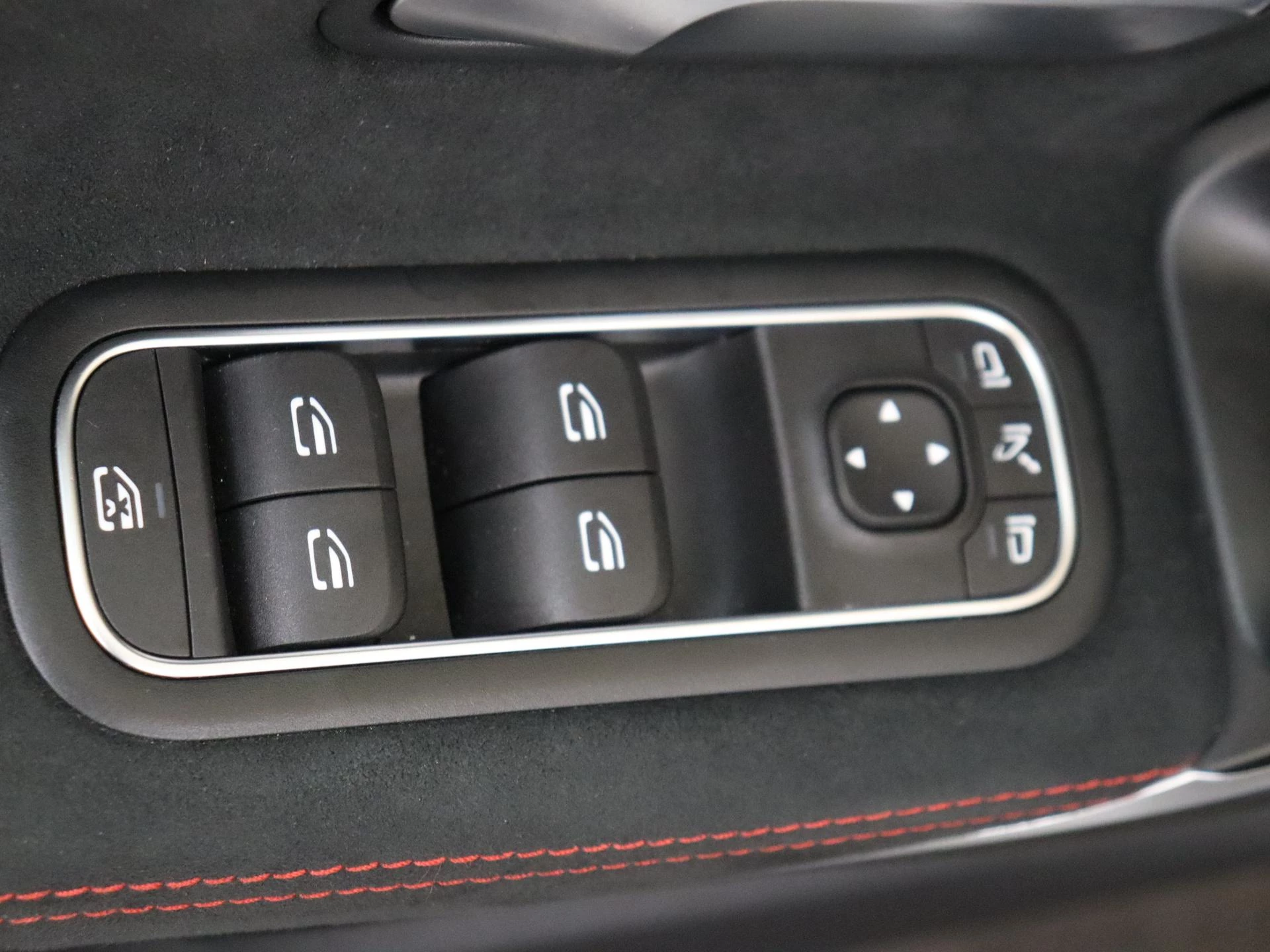 Mercedes-Benz-CLA-image-25