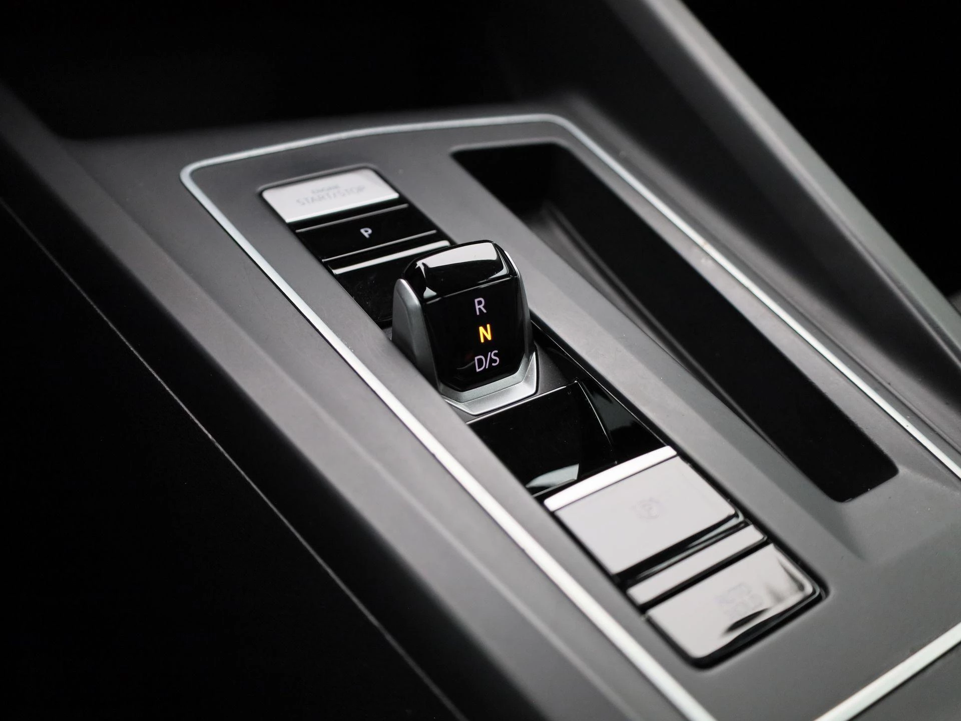 Volkswagen-Golf-image-17